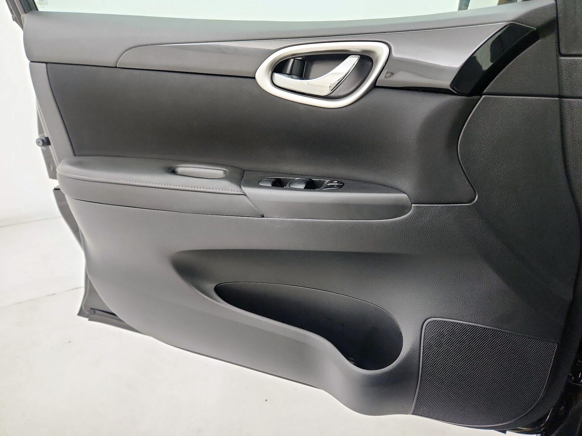 Thumbnail: 2019 Nissan Sentra - 12
