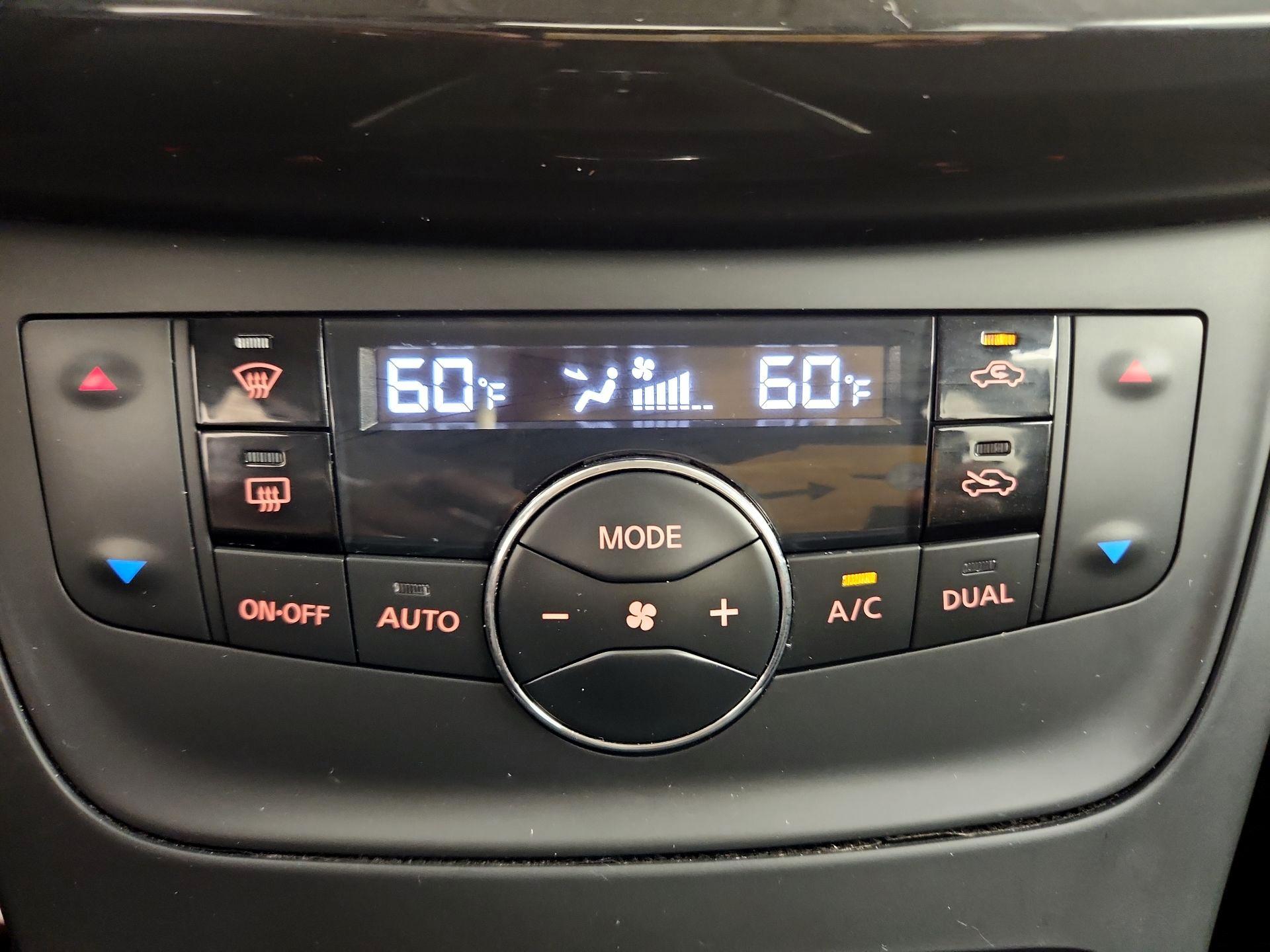 Thumbnail: 2019 Nissan Sentra - 16