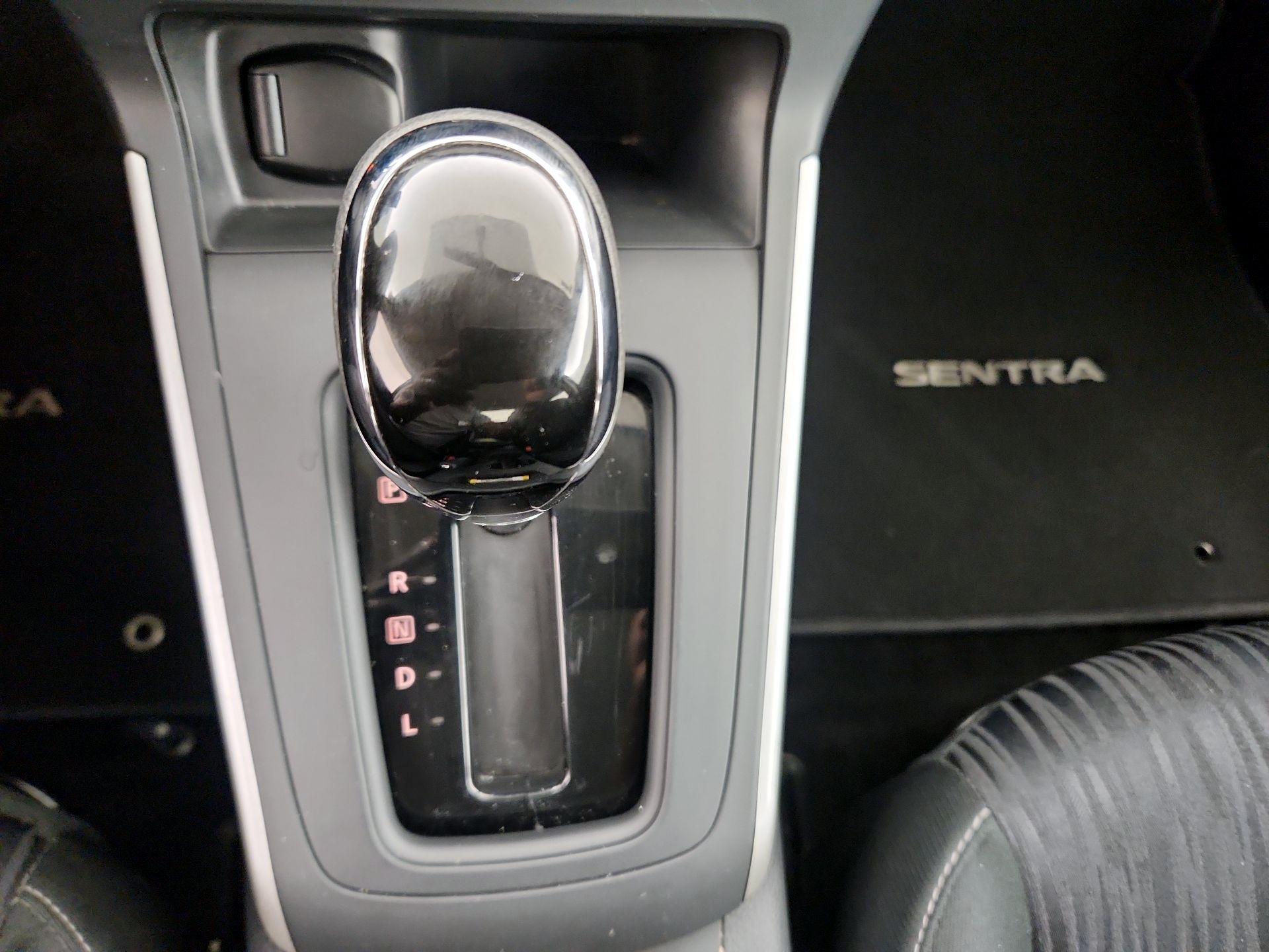 Thumbnail: 2019 Nissan Sentra - 17