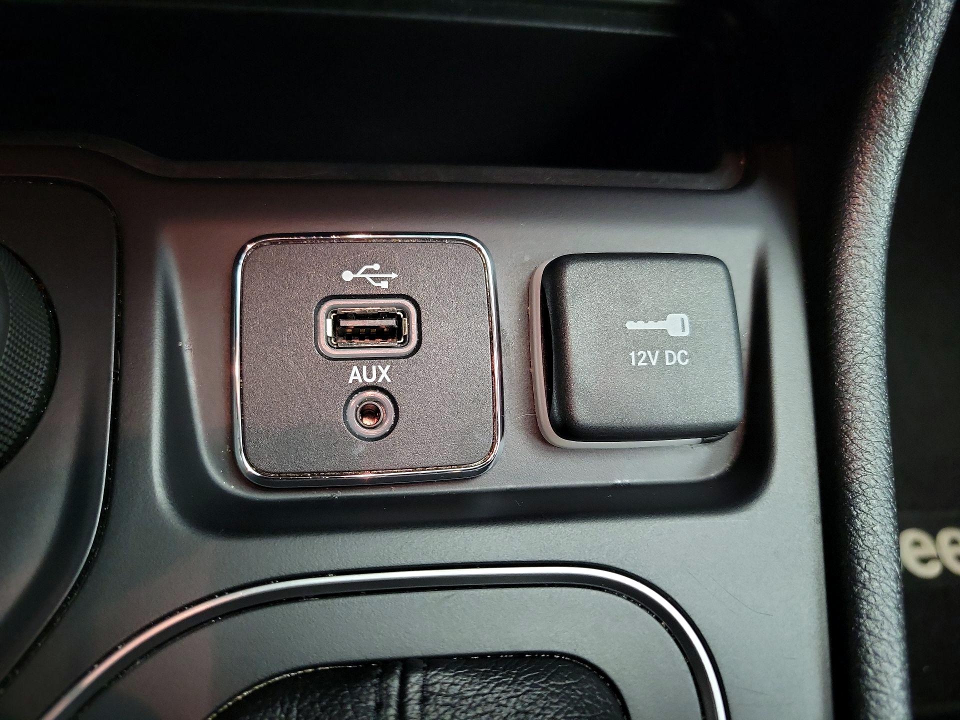 Thumbnail: 2019 Jeep Cherokee - 19