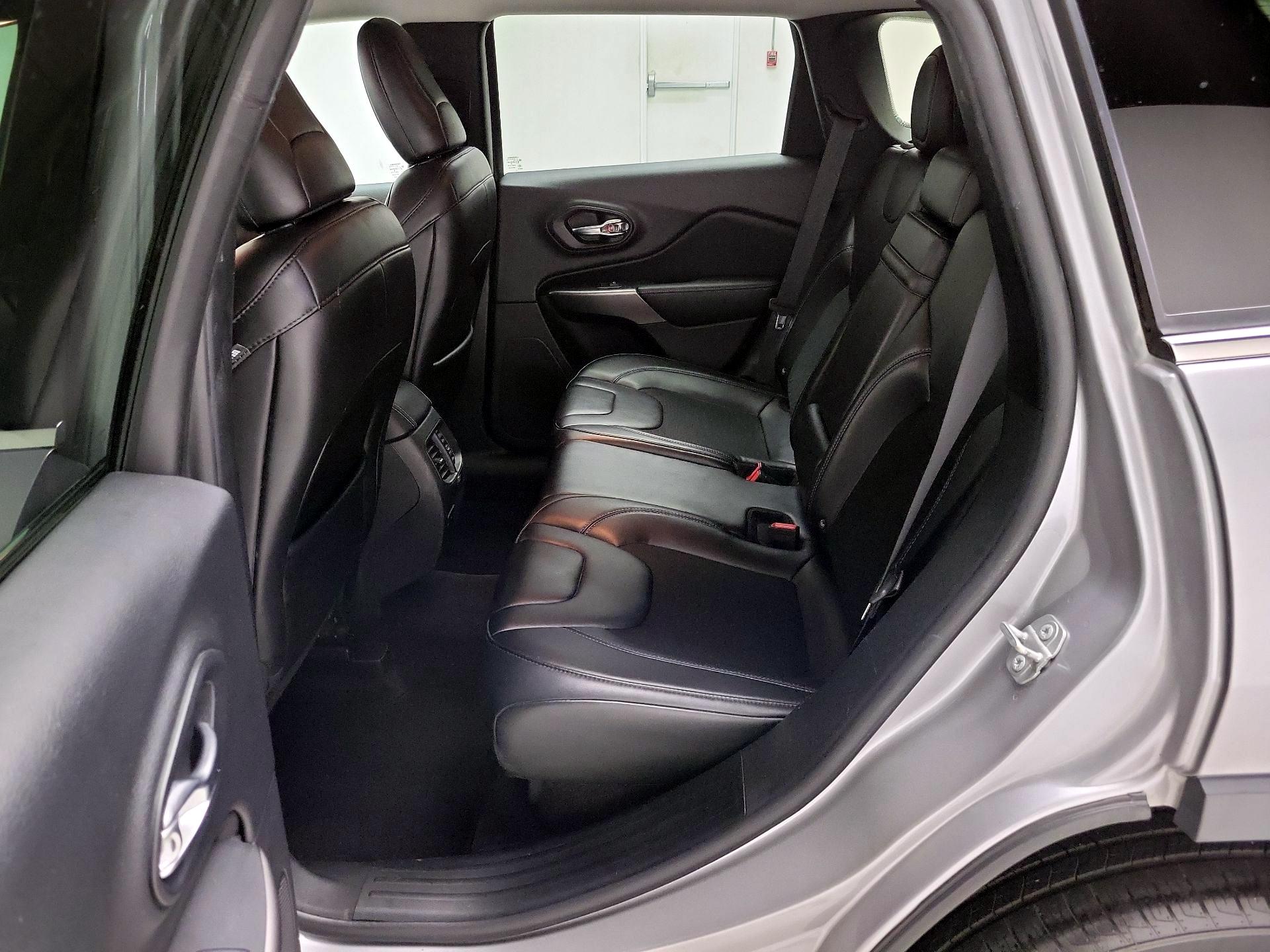 Thumbnail: 2019 Jeep Cherokee - 20