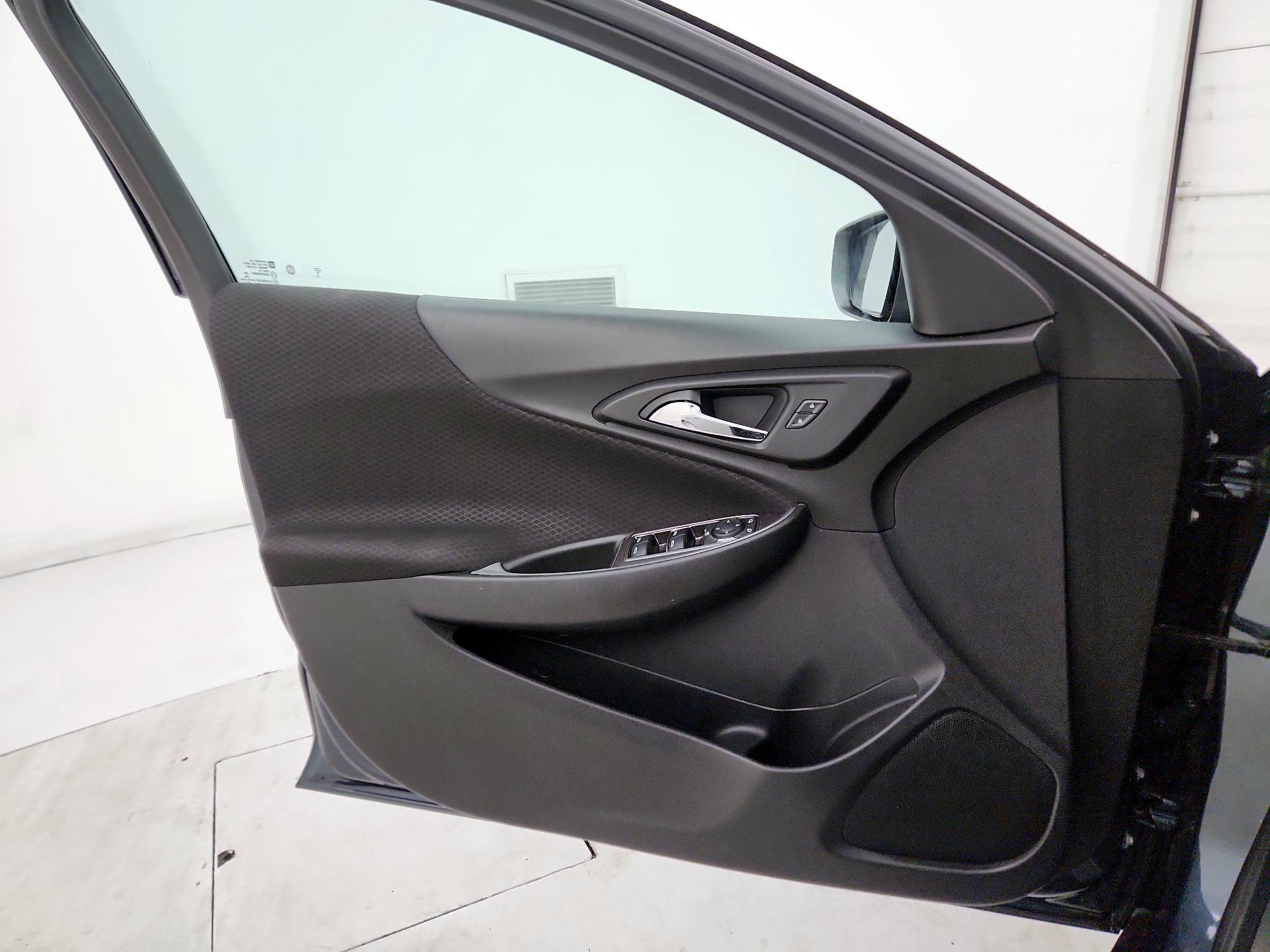 Thumbnail: 2019 Chevrolet Malibu - 12