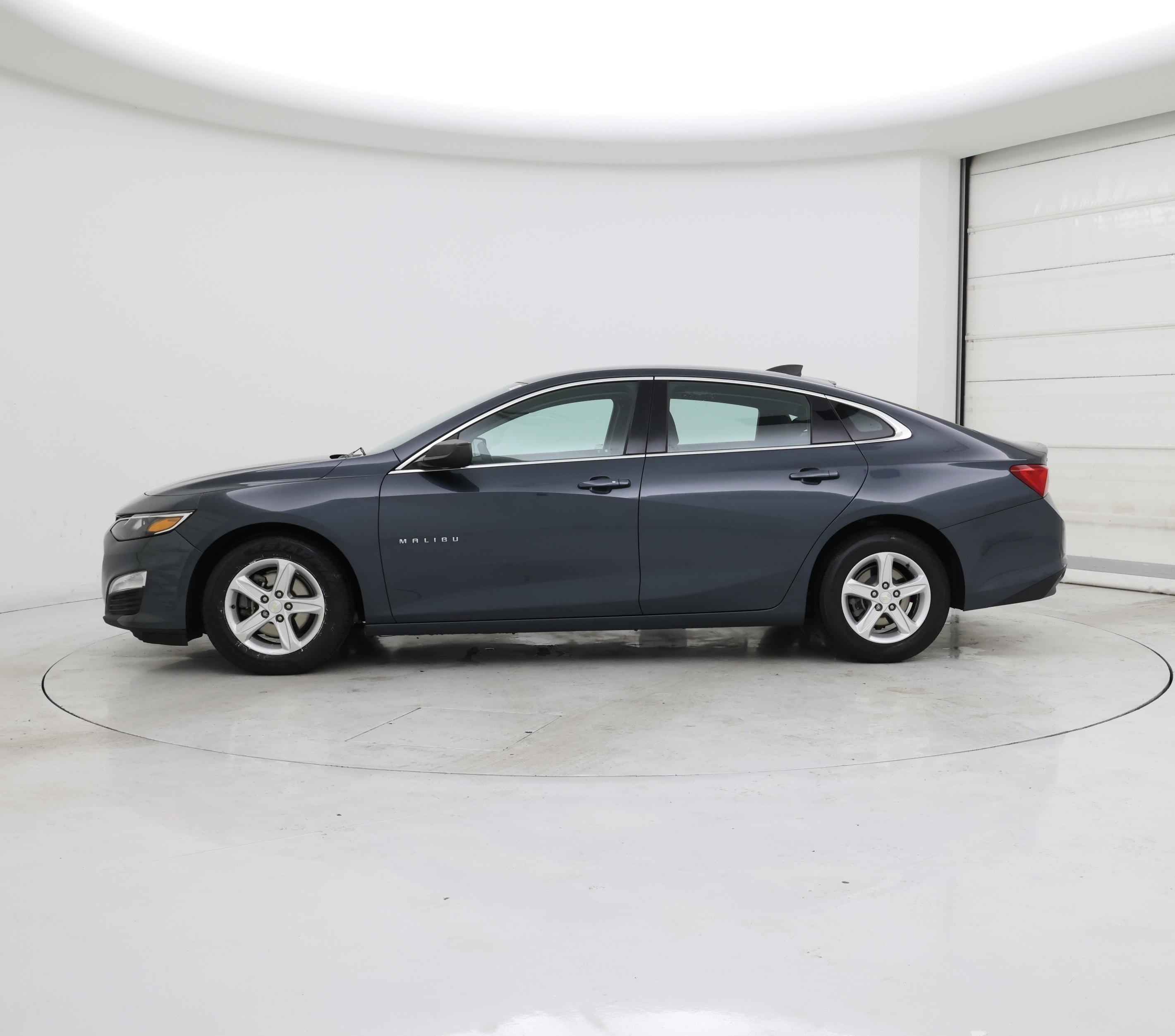 Thumbnail: 2019 Chevrolet Malibu - 3