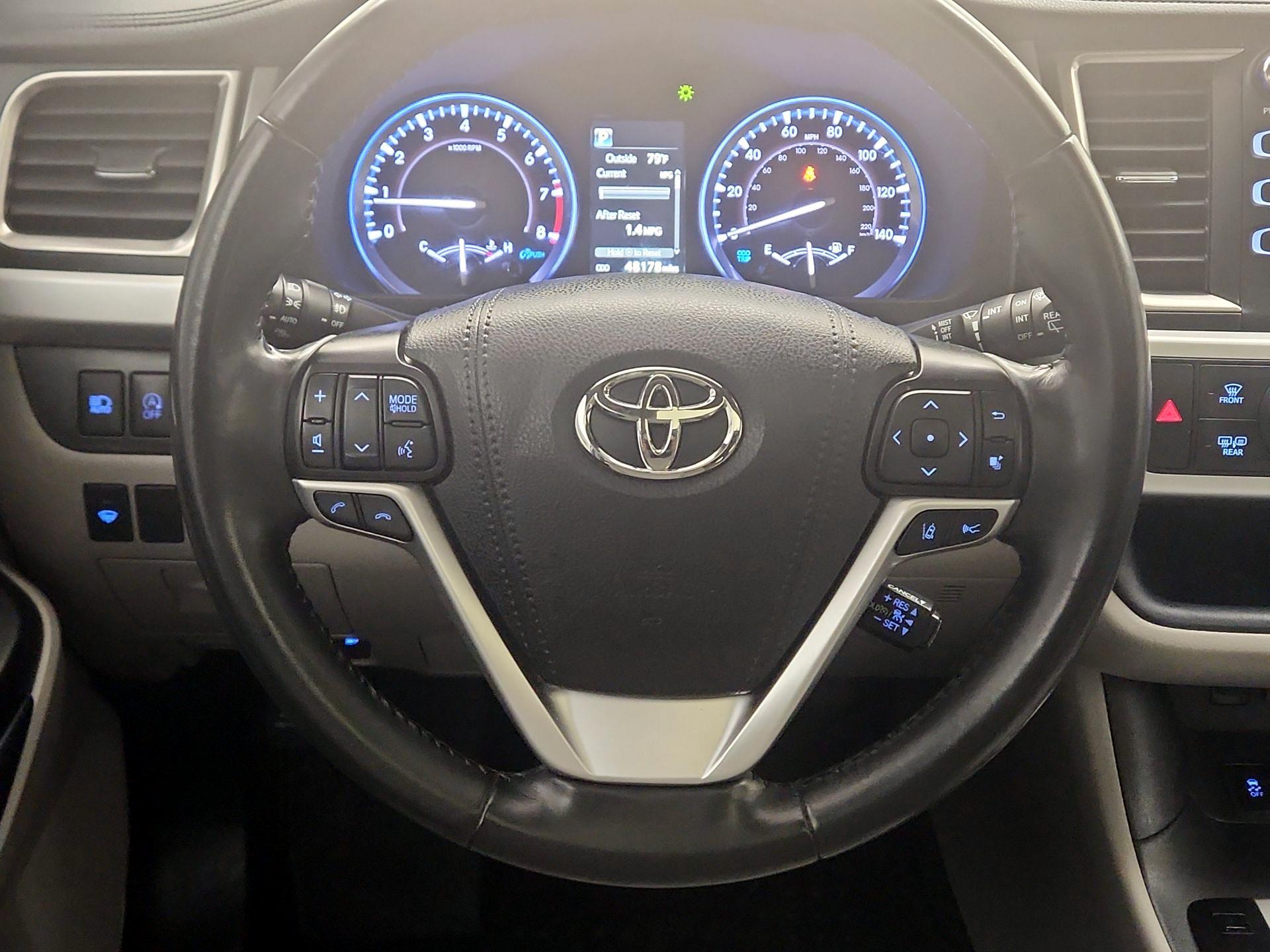 Thumbnail: 2019 Toyota Highlander - 10