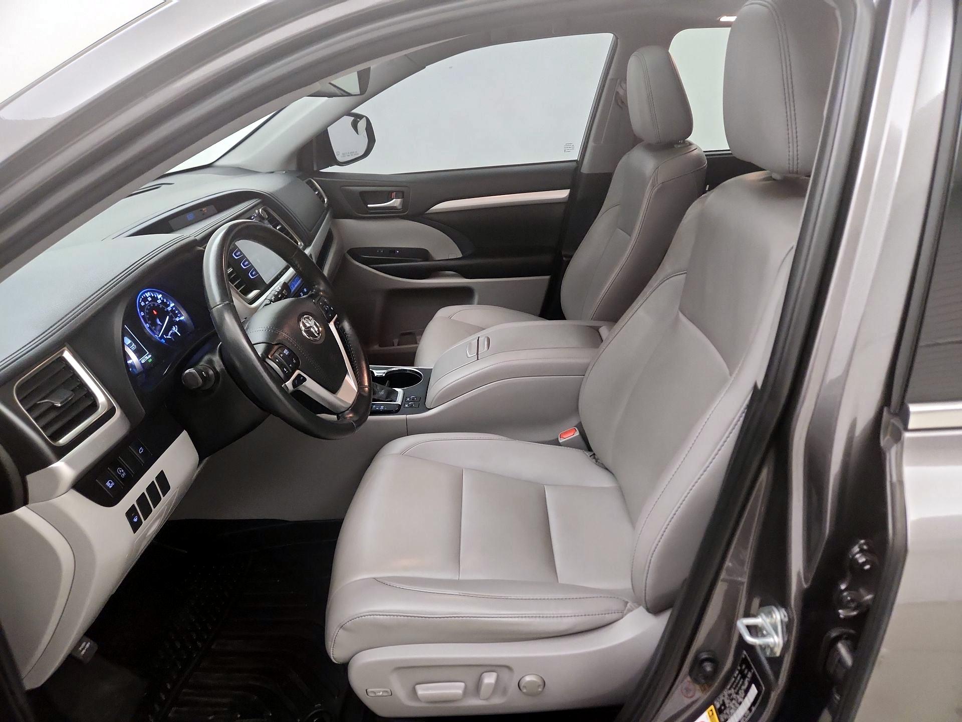 Thumbnail: 2019 Toyota Highlander - 11