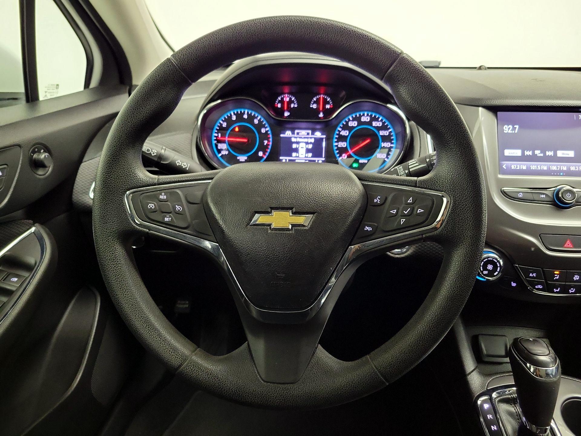 Thumbnail: 2017 Chevrolet Cruze - 10