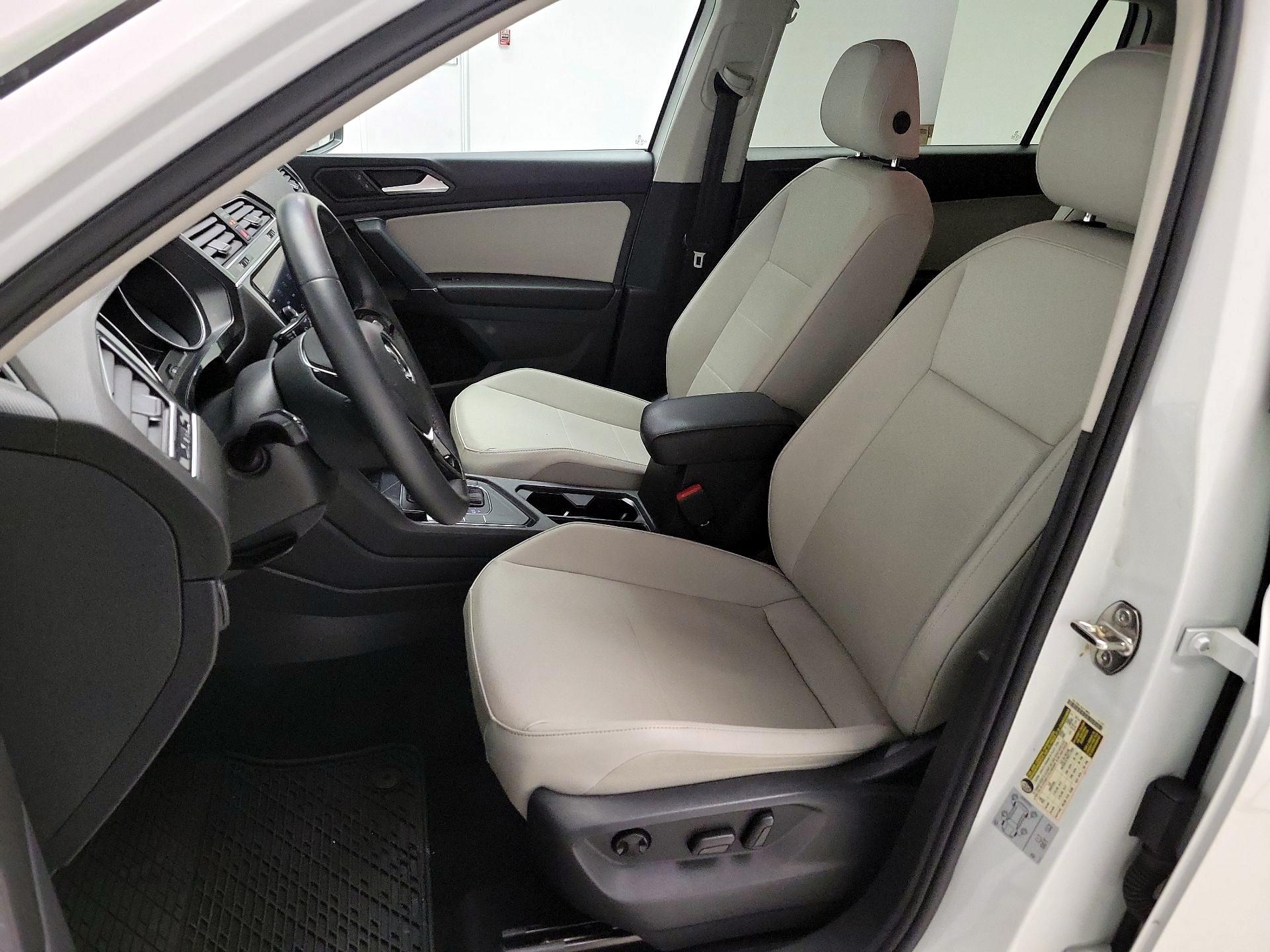 Thumbnail: 2020 Volkswagen Tiguan - 11