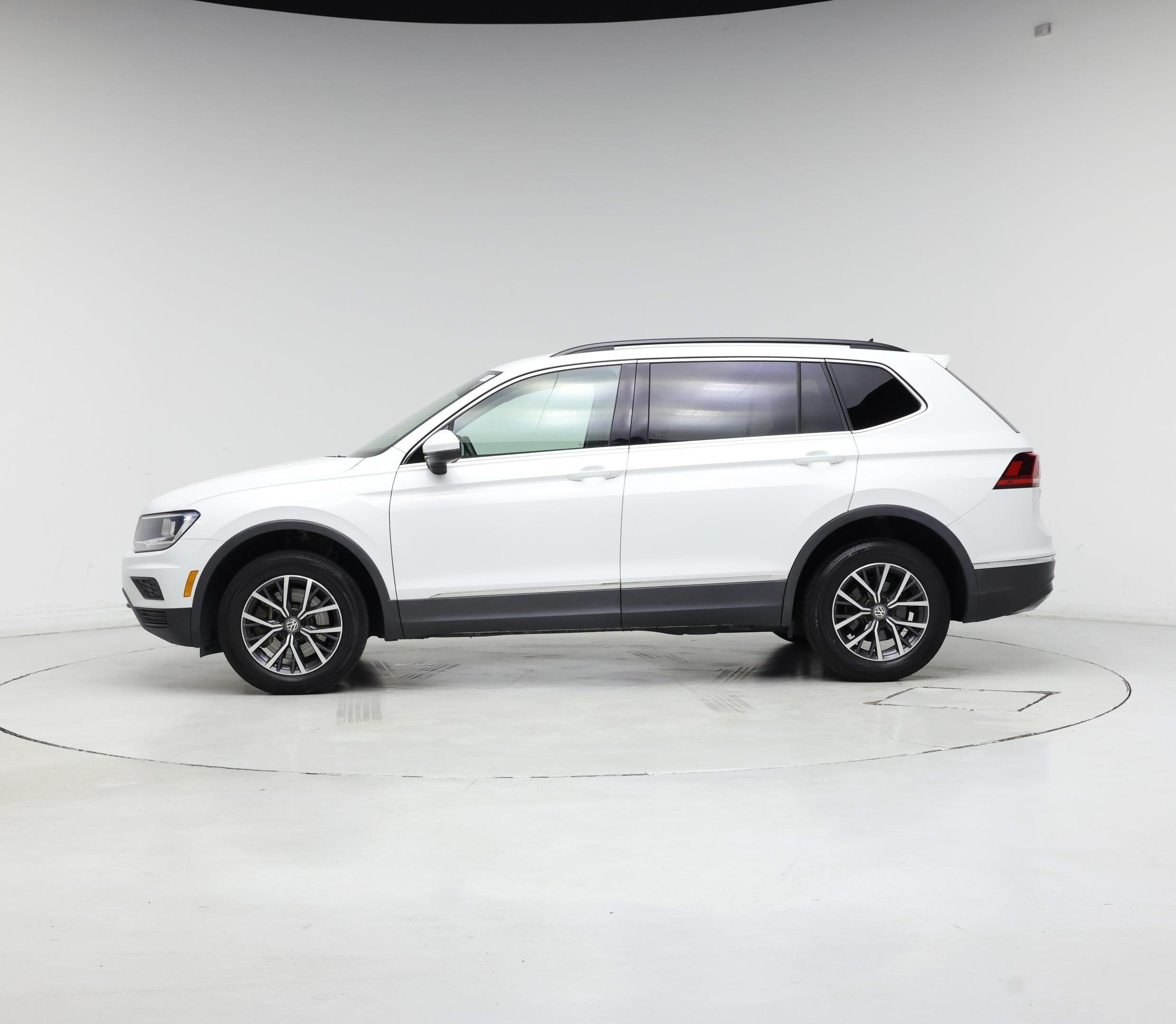 Thumbnail: 2020 Volkswagen Tiguan - 3