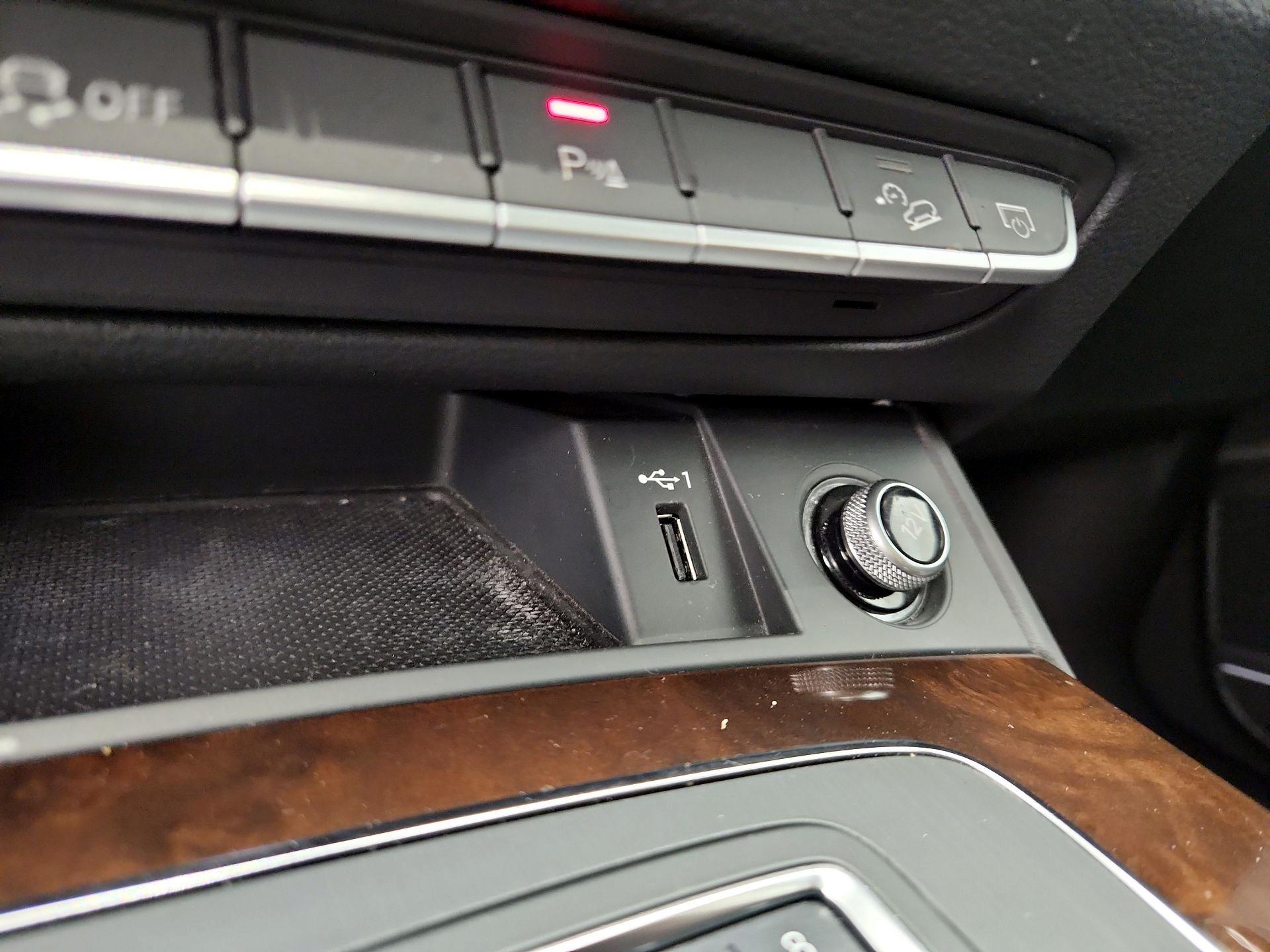 Thumbnail: 2019 Audi Q5 - 19