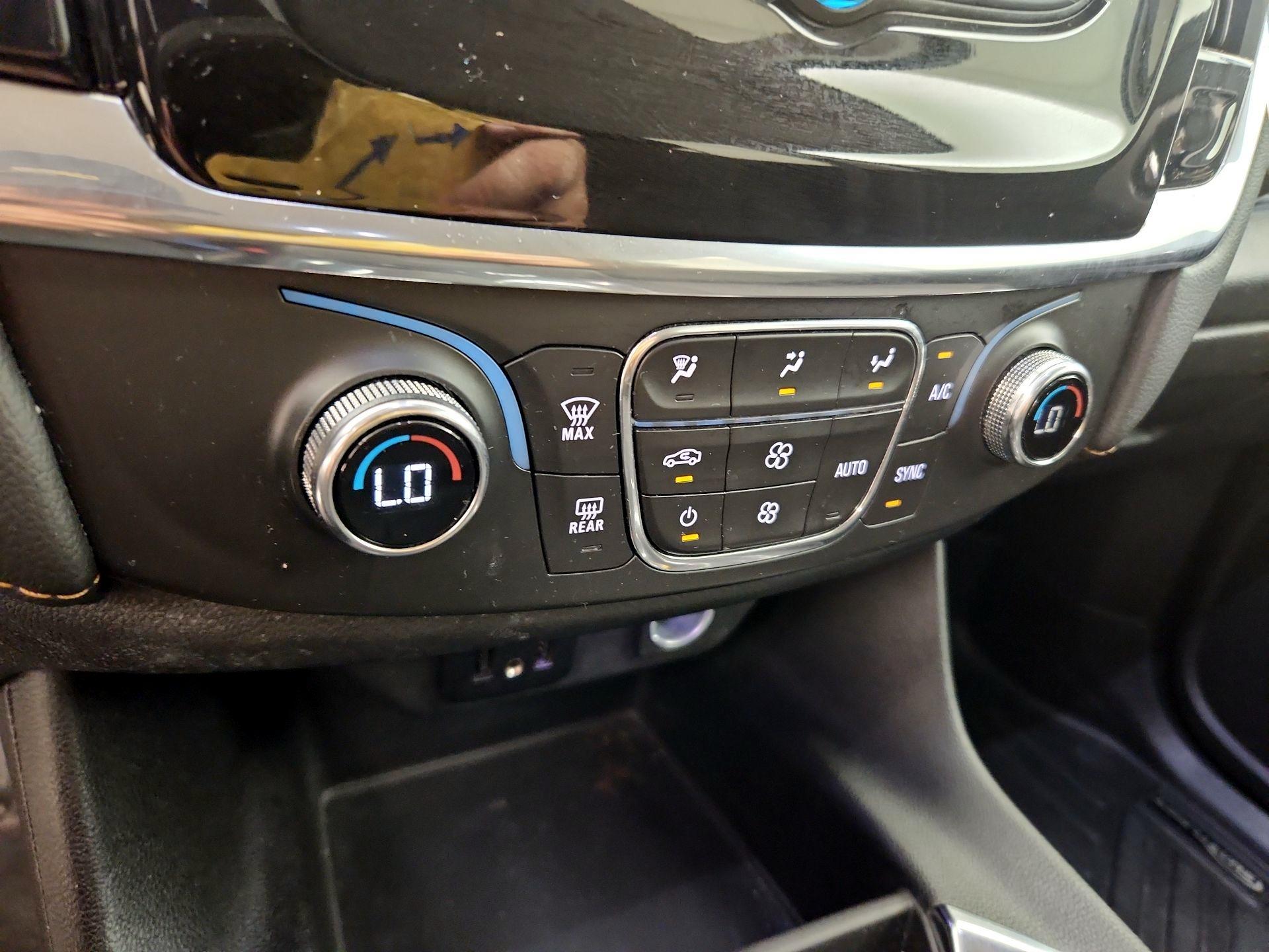 Thumbnail: 2021 Chevrolet Traverse - 16