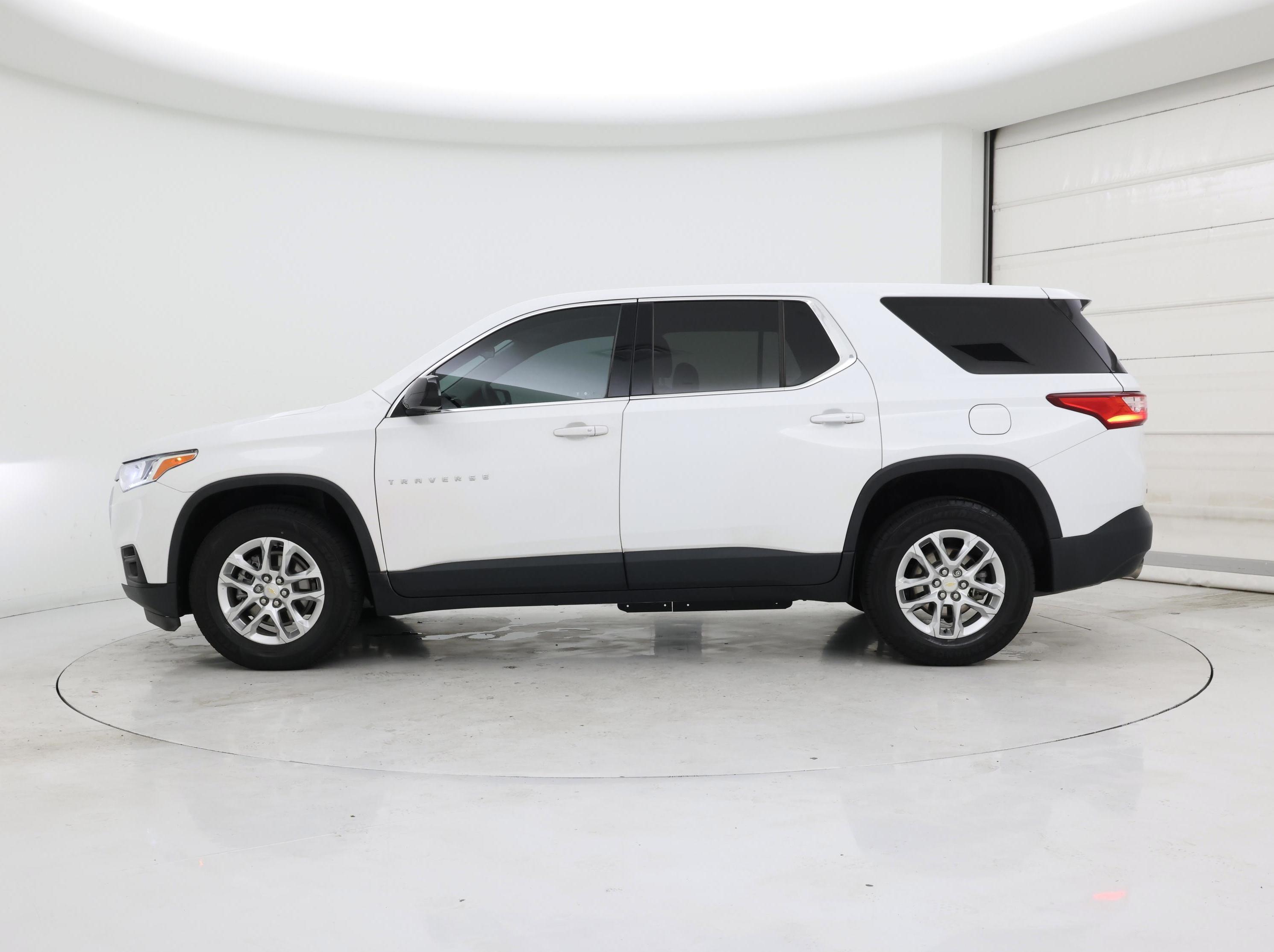 Thumbnail: 2021 Chevrolet Traverse - 3