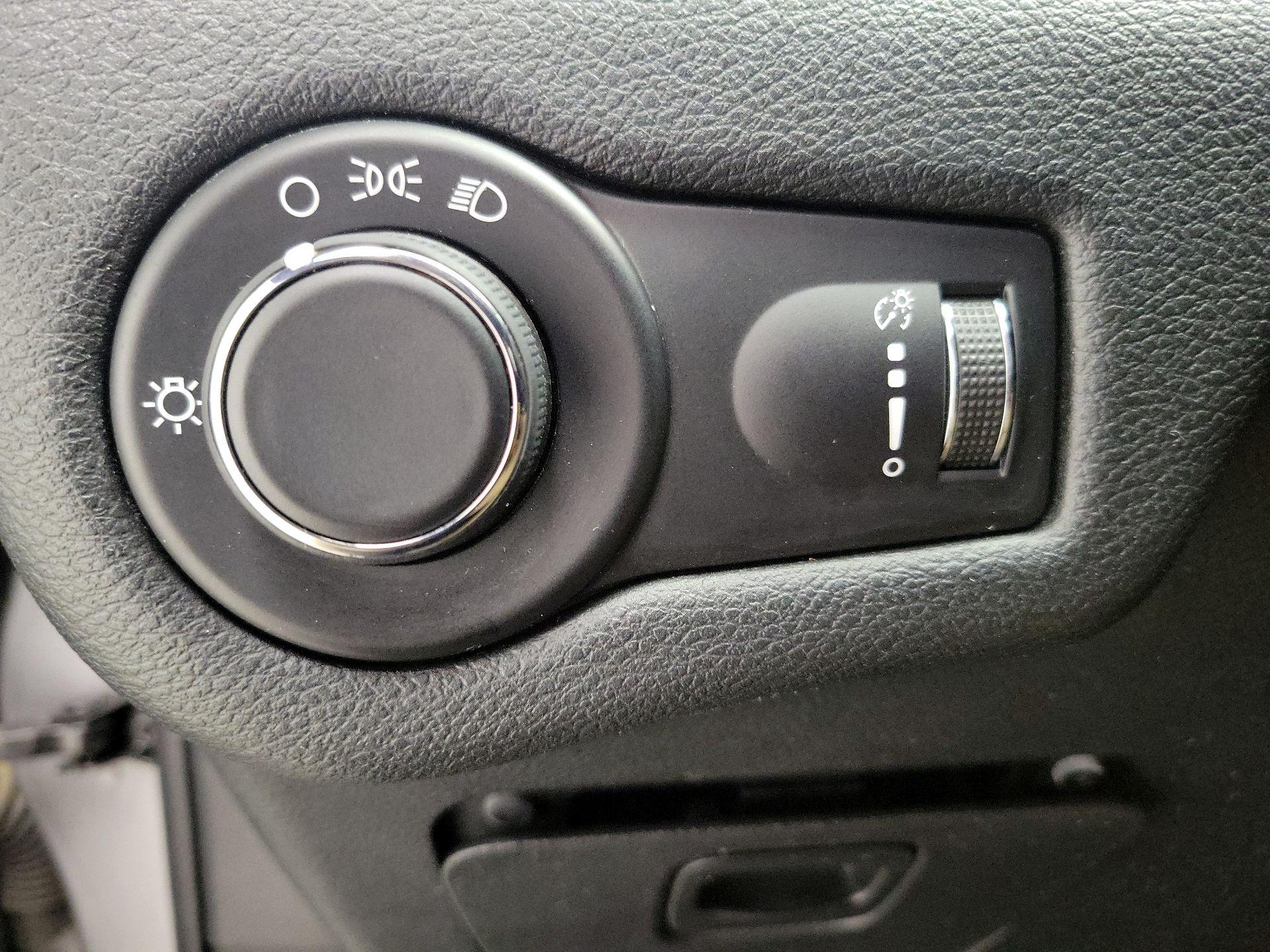 Thumbnail: 2016 Jeep Cherokee - 13