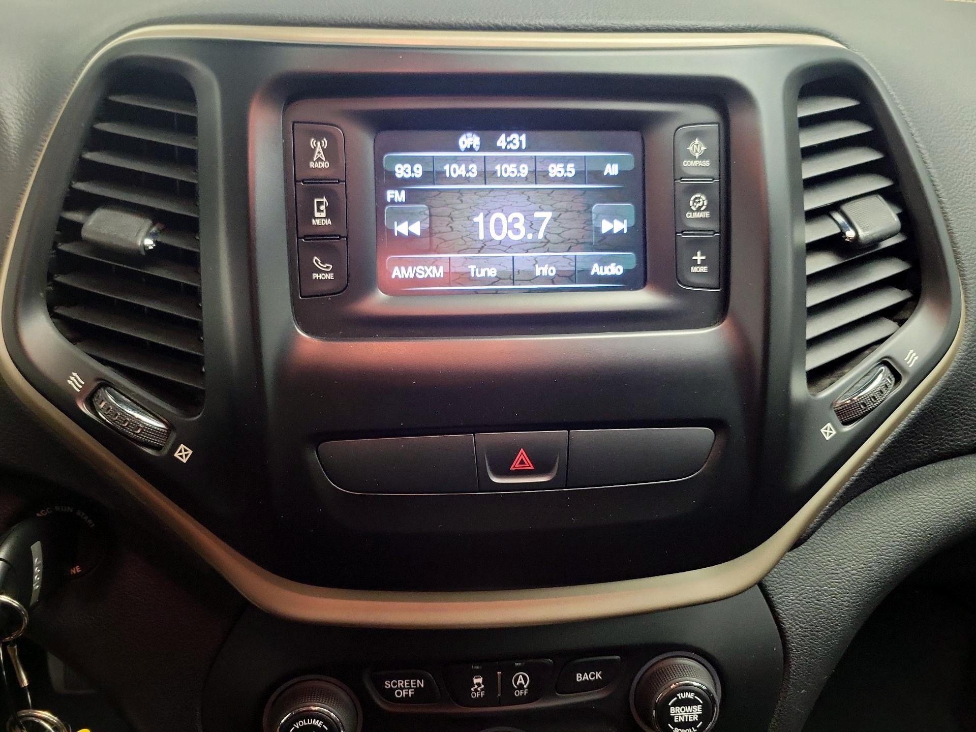 Thumbnail: 2016 Jeep Cherokee - 15