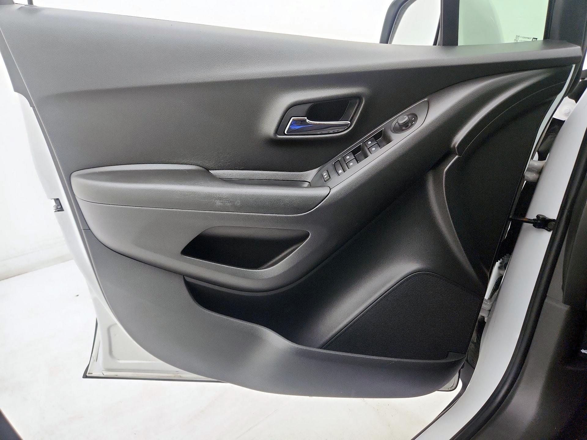 Thumbnail: 2021 Chevrolet Trax - 12