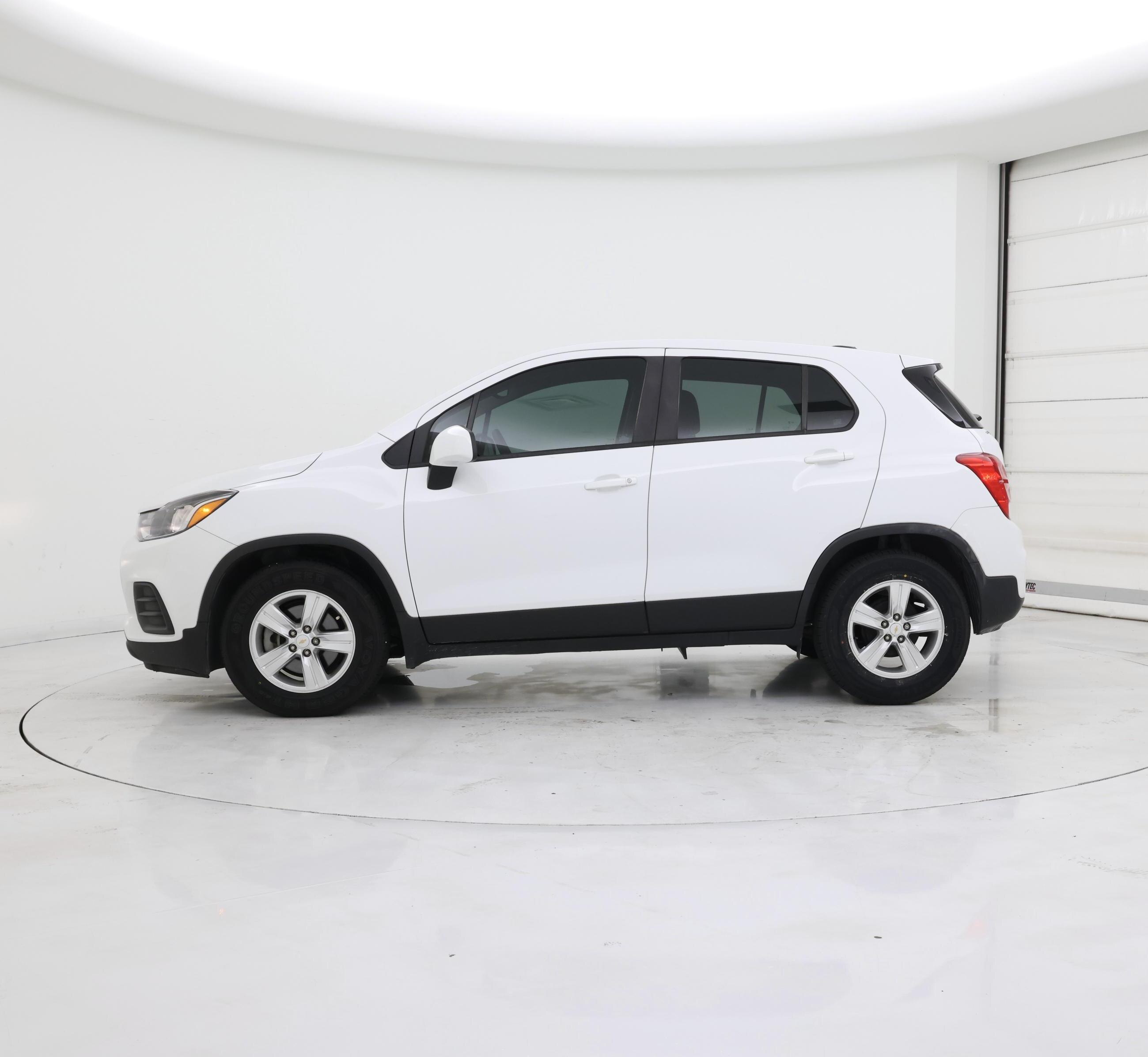 Thumbnail: 2021 Chevrolet Trax - 3