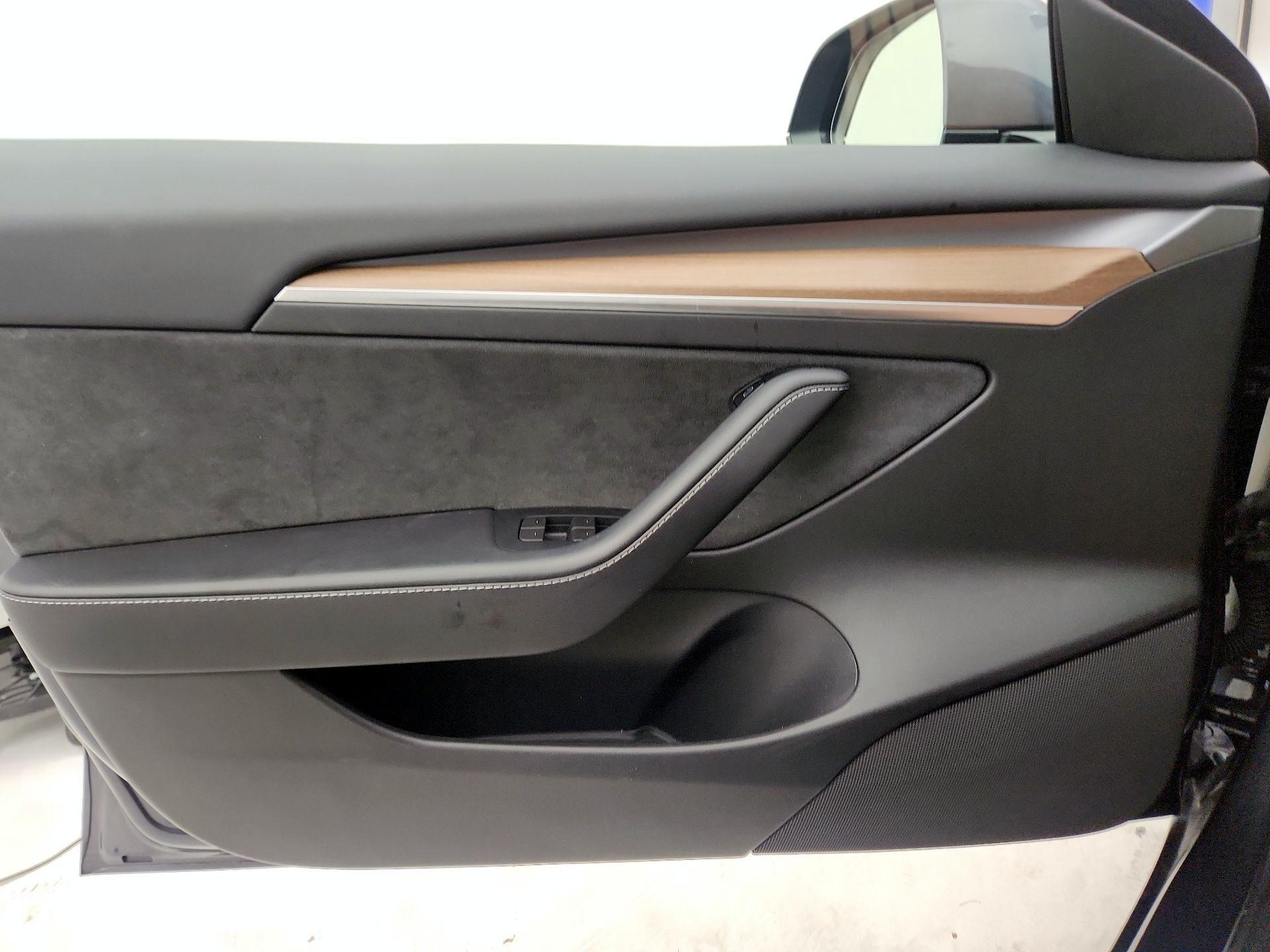 Thumbnail: 2023 Tesla Model 3 - 12