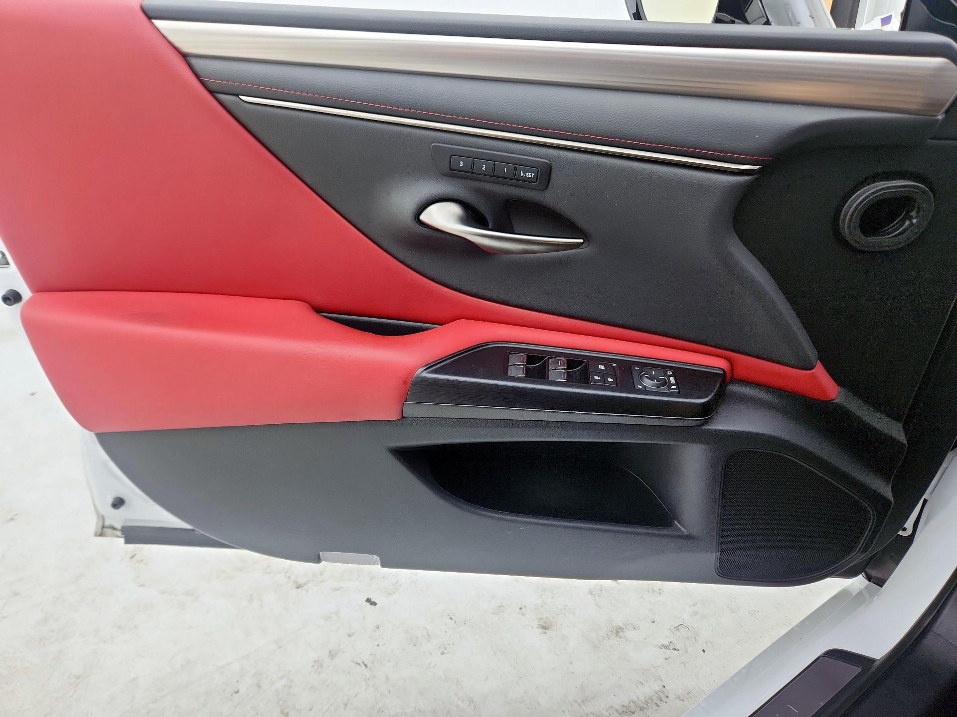 Thumbnail: 2021 Lexus ES - 12