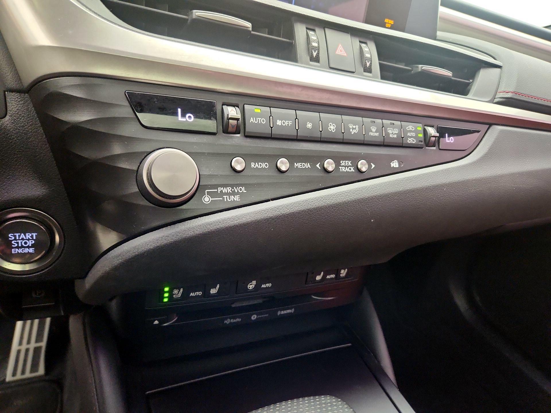 Thumbnail: 2021 Lexus ES - 16