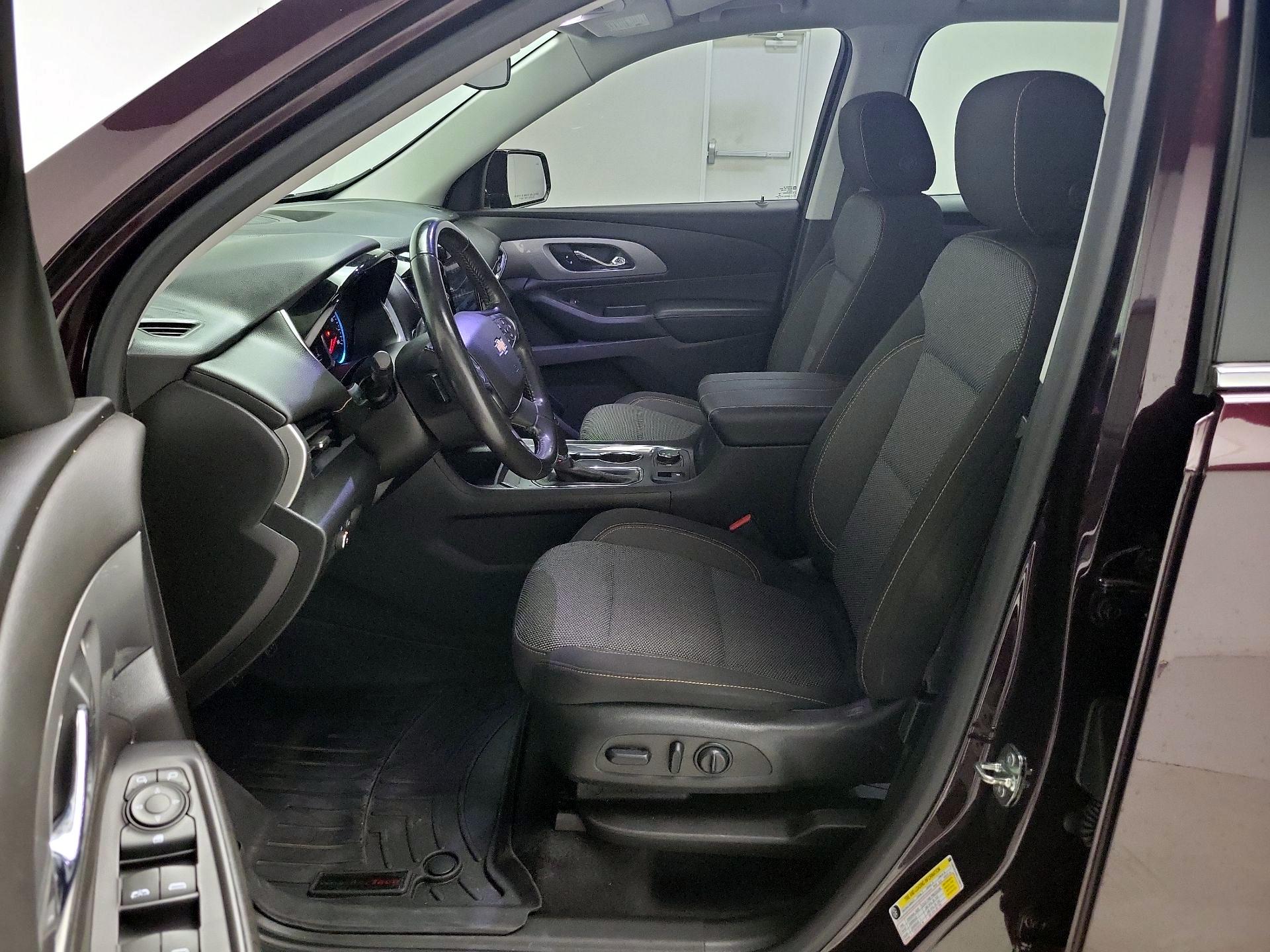 Thumbnail: 2018 Chevrolet Traverse - 11