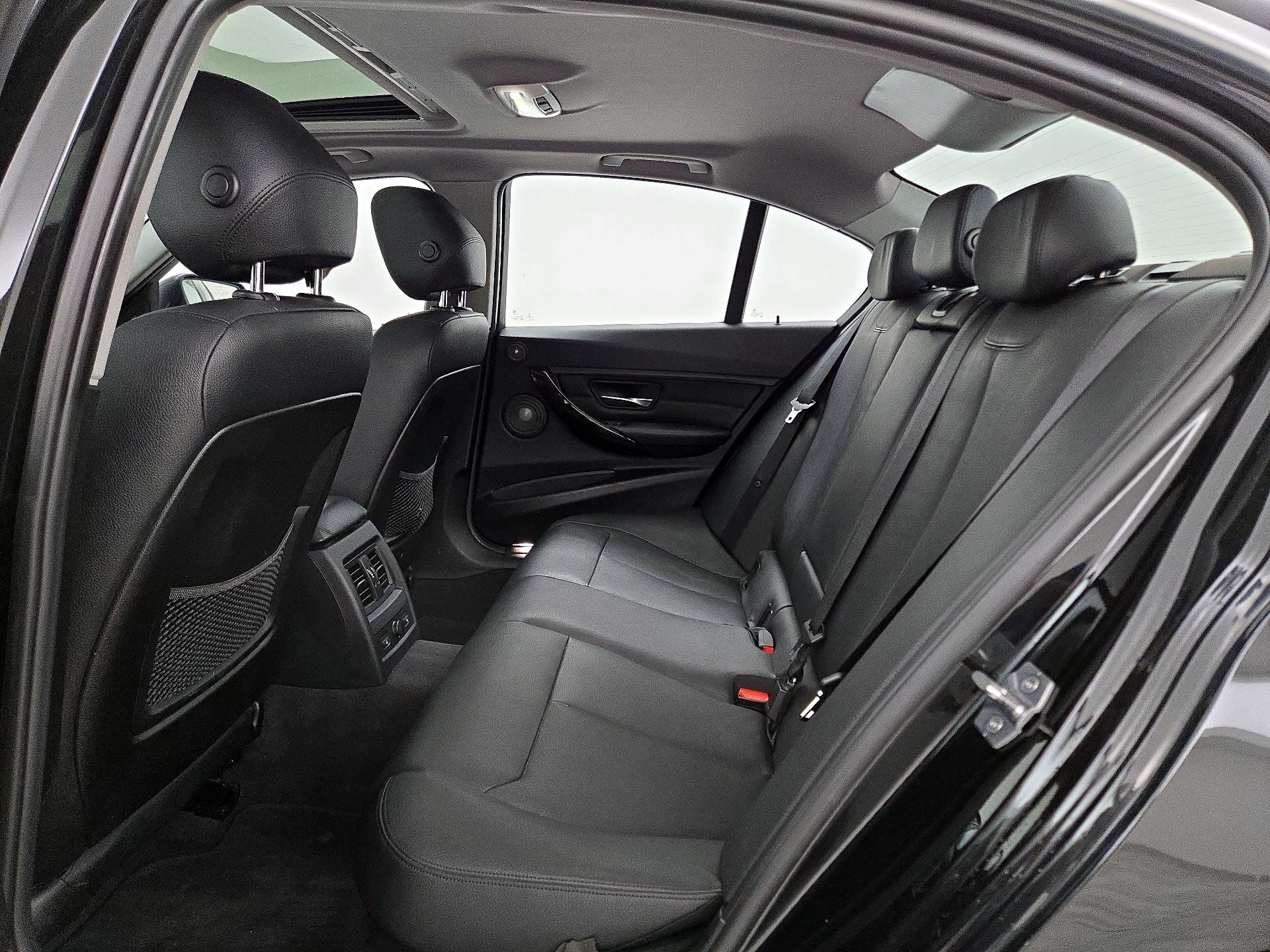Thumbnail: 2015 BMW 3 Series - 20