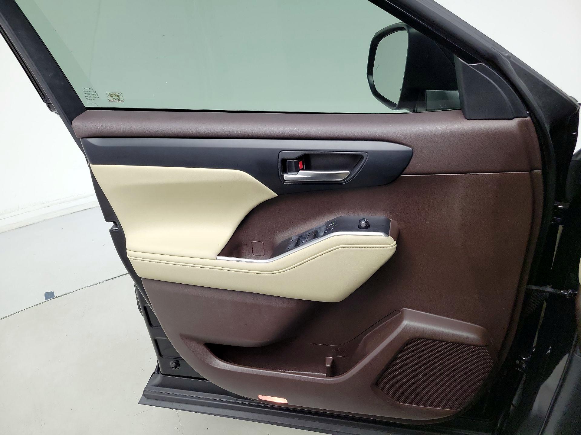Thumbnail: 2020 Toyota Highlander - 12