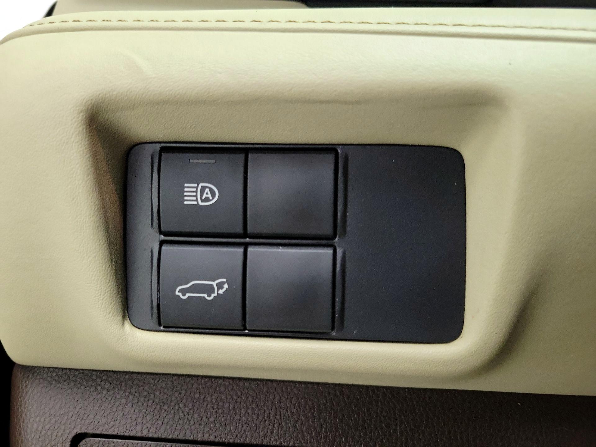 Thumbnail: 2020 Toyota Highlander - 13