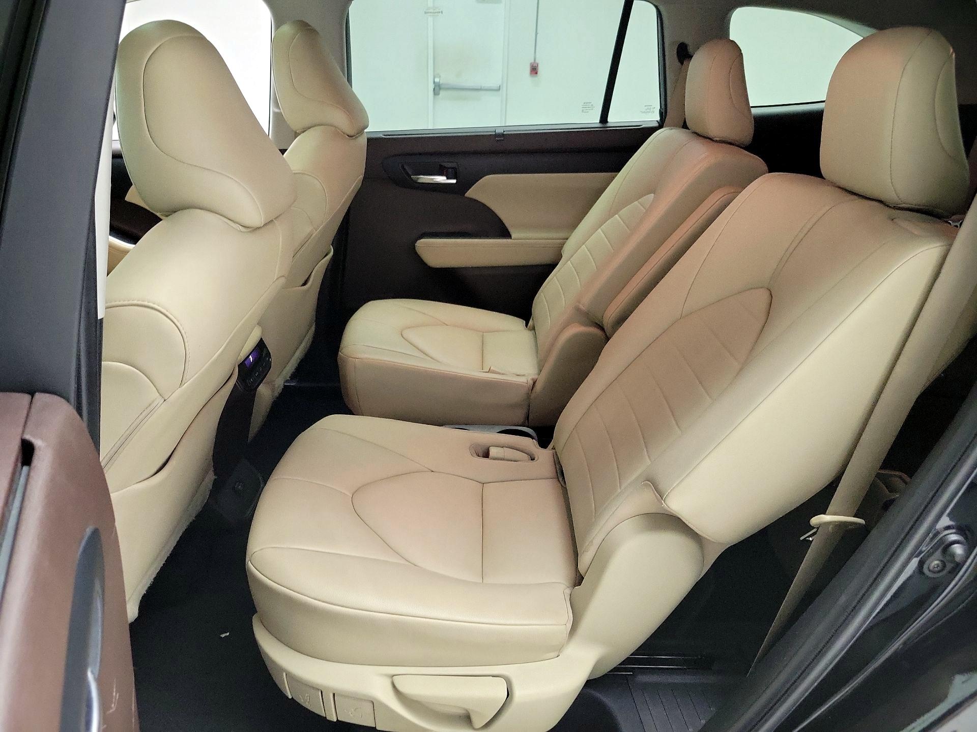 Thumbnail: 2020 Toyota Highlander - 20