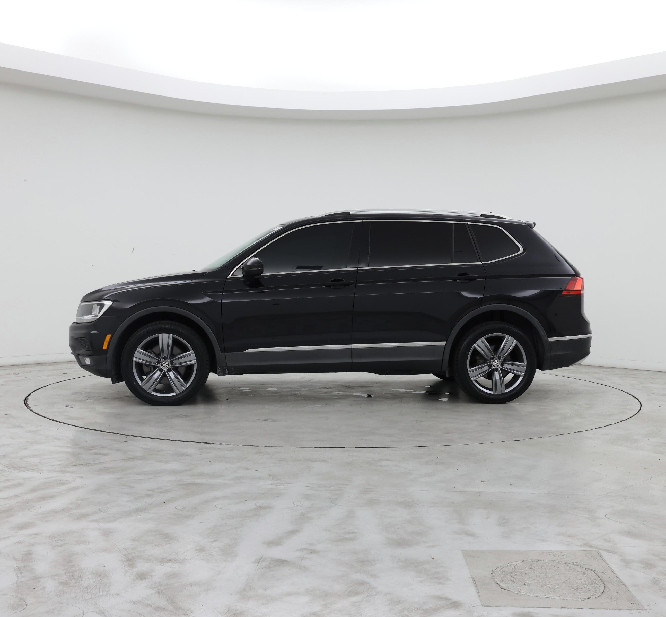 Thumbnail: 2020 Volkswagen Tiguan - 3