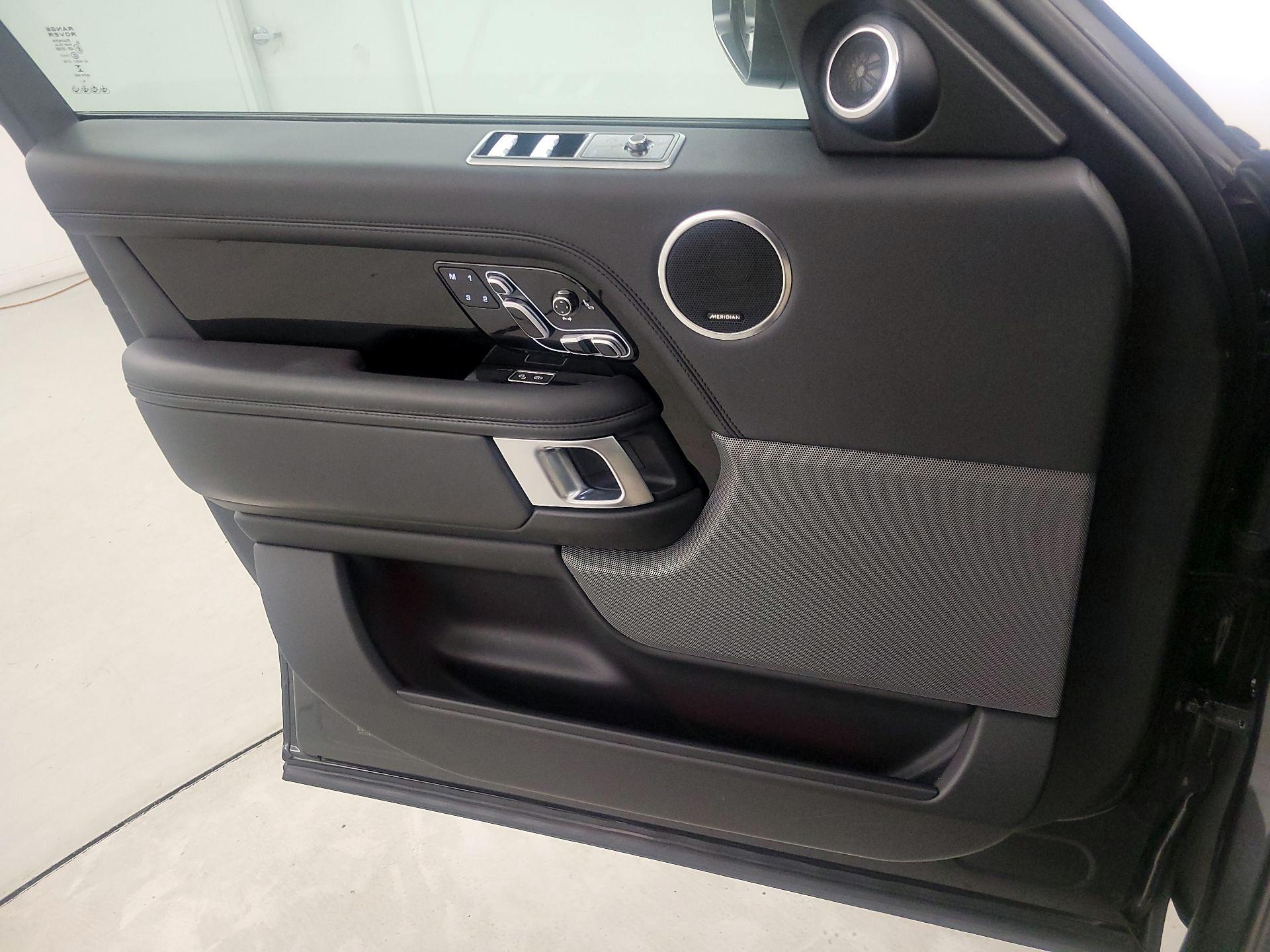 Thumbnail: 2020 Land Rover Range Rover - 12