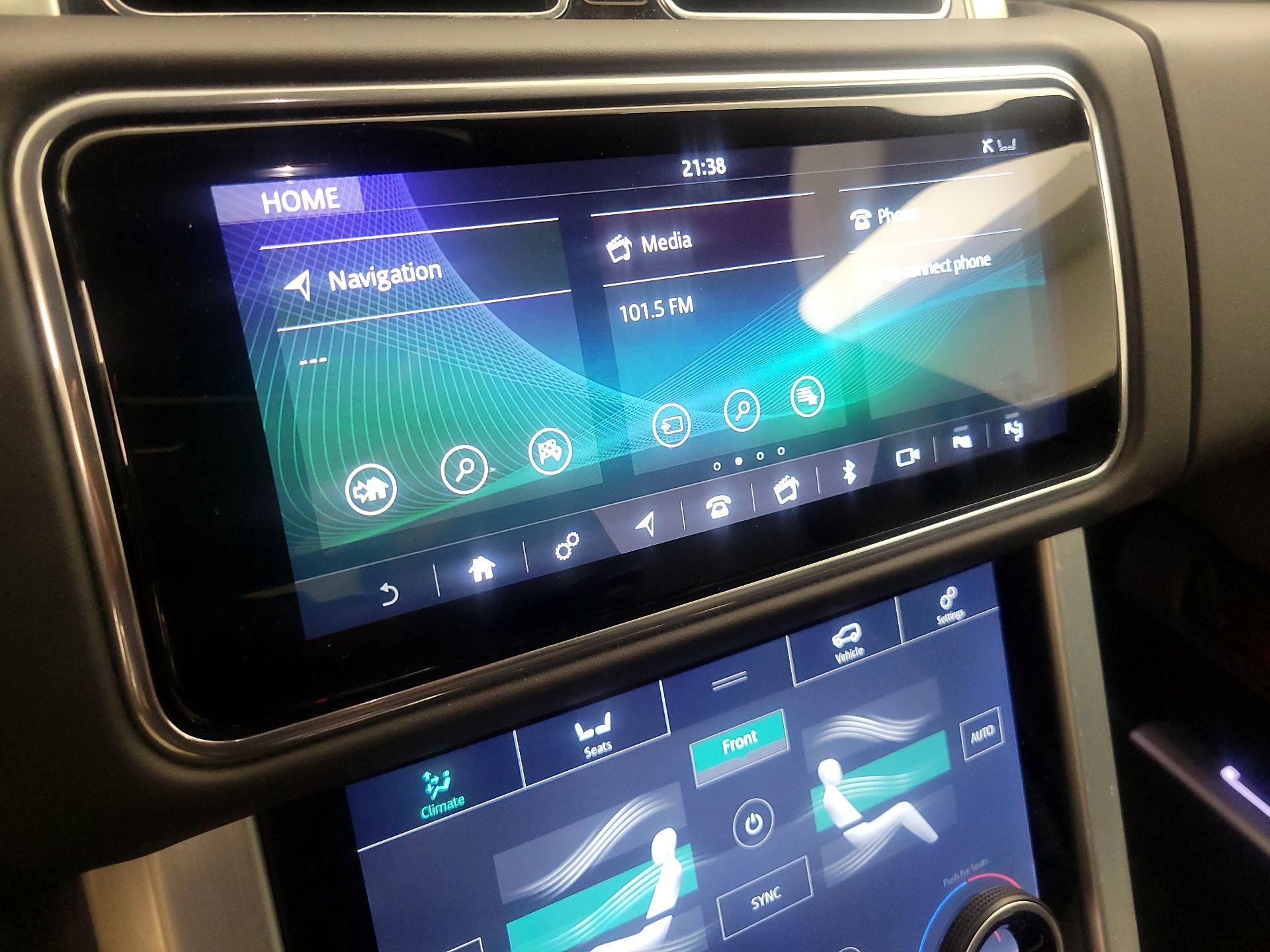 Thumbnail: 2020 Land Rover Range Rover - 16
