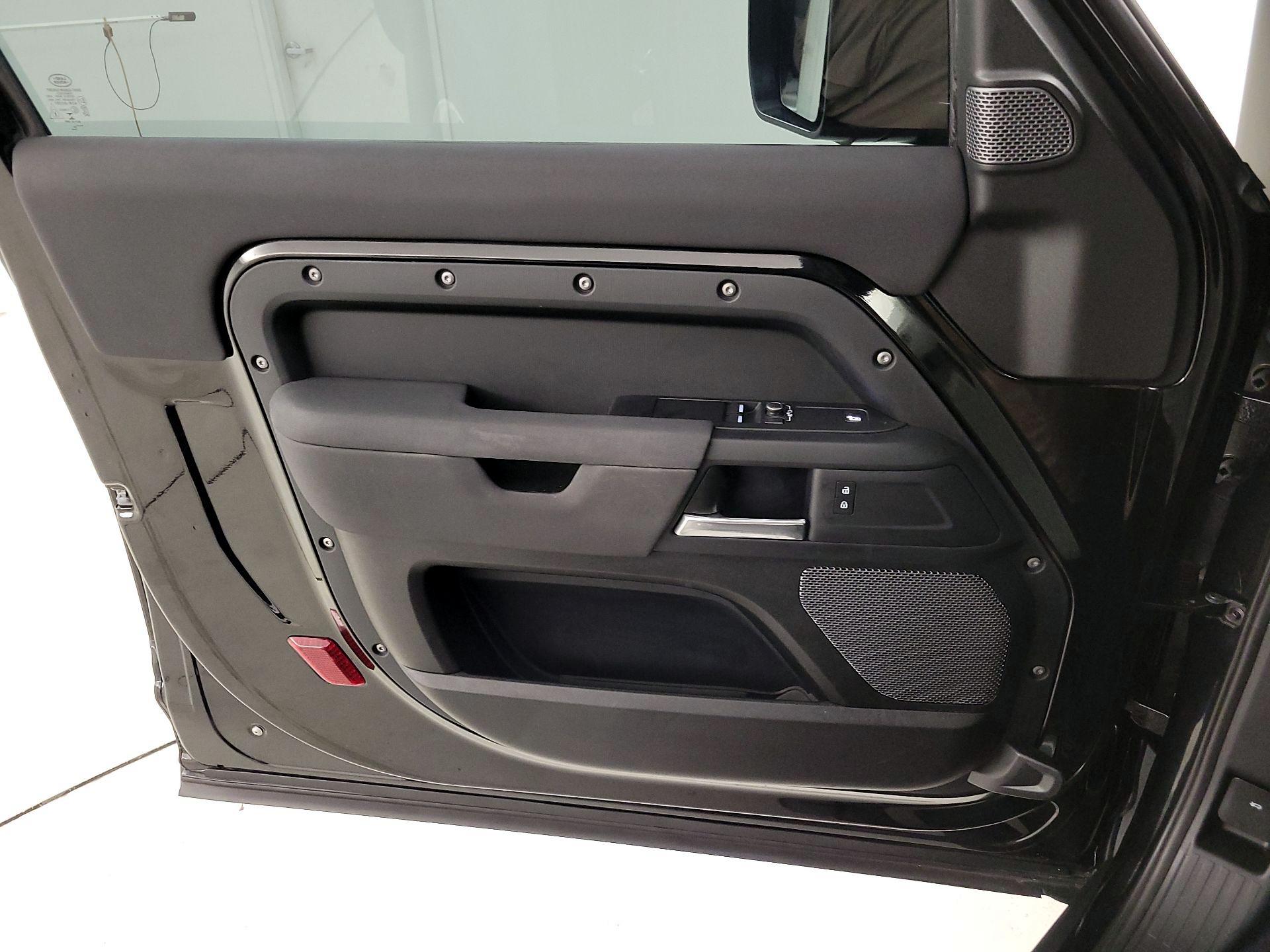 Thumbnail: 2022 Land Rover Defender - 12