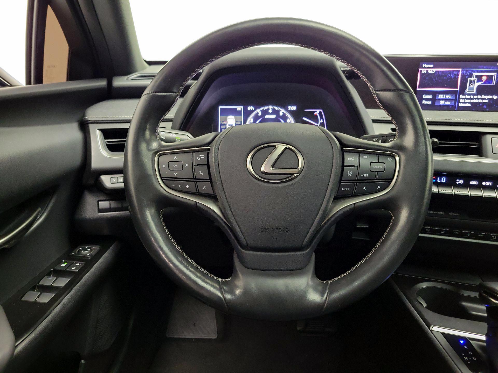 Thumbnail: 2019 Lexus UX - 10