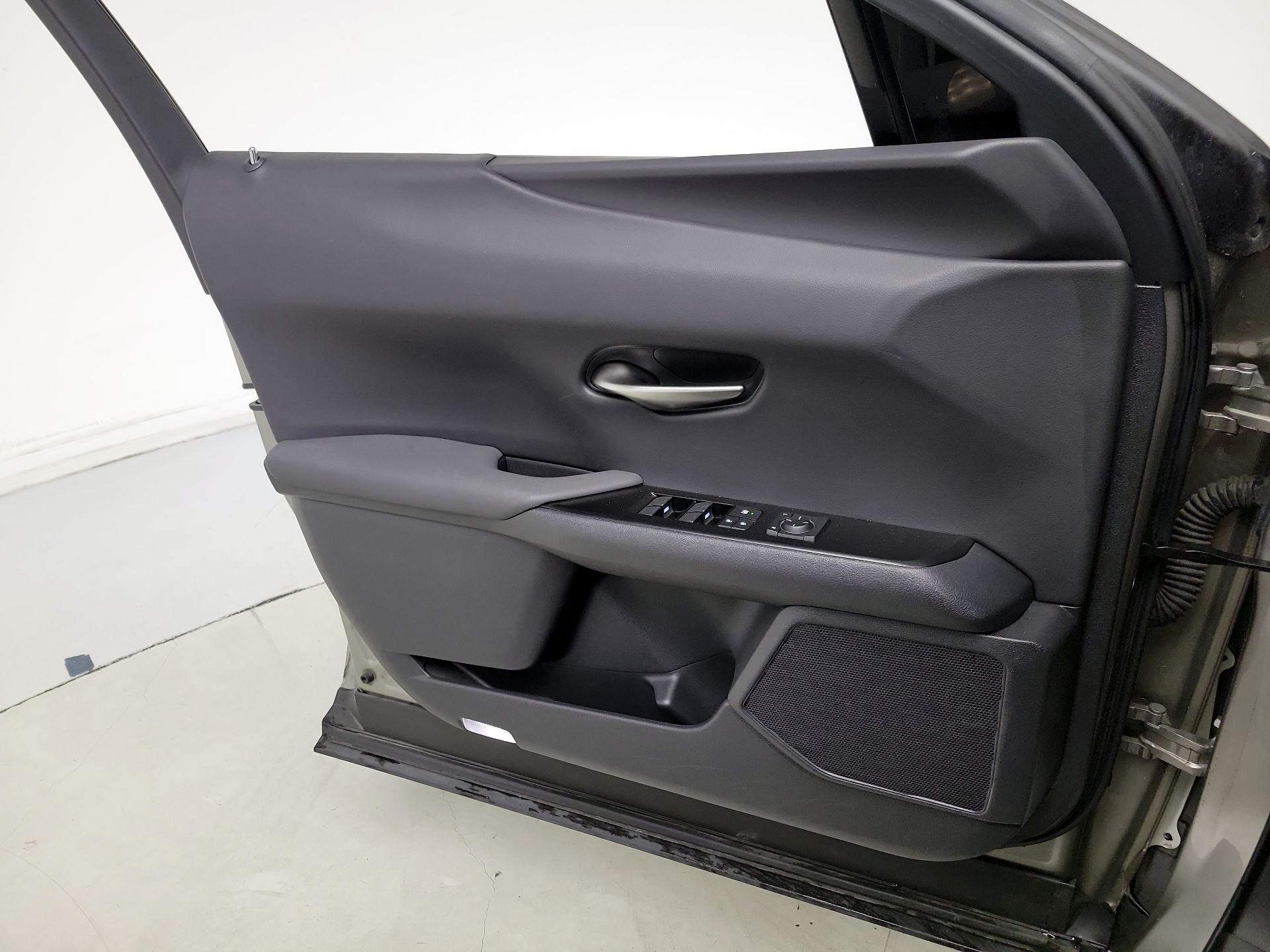 Thumbnail: 2019 Lexus UX - 12
