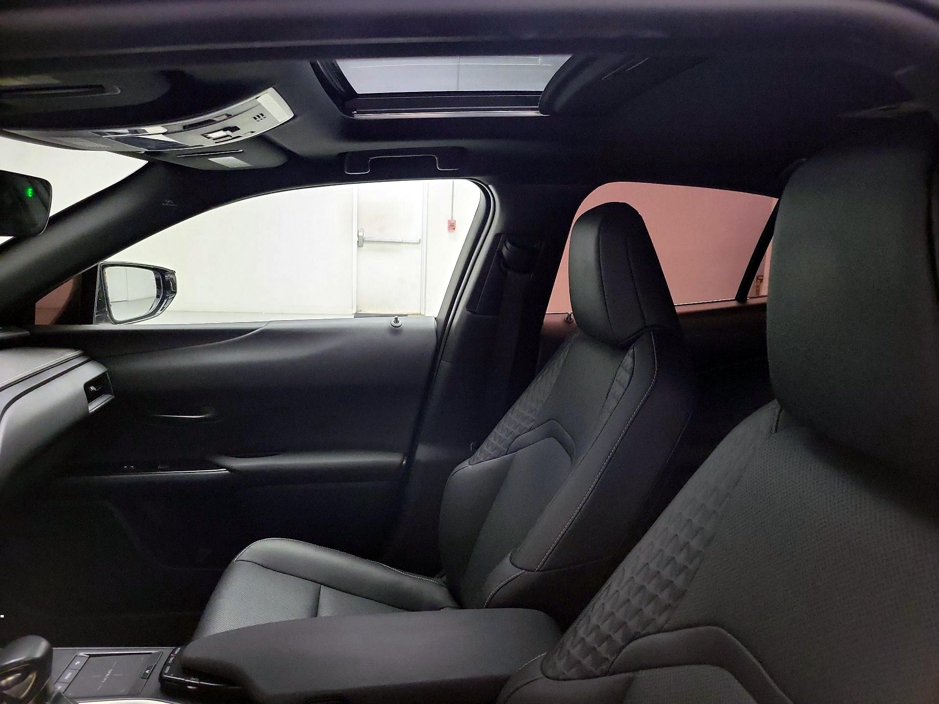 Thumbnail: 2019 Lexus UX - 20
