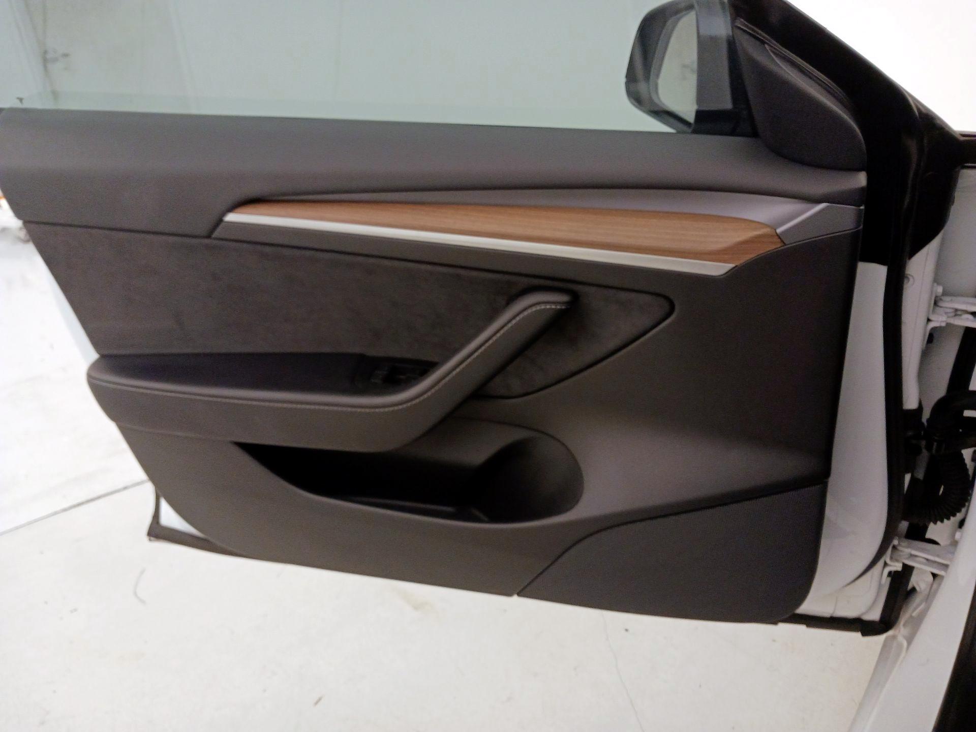 Thumbnail: 2021 Tesla Model 3 - 12