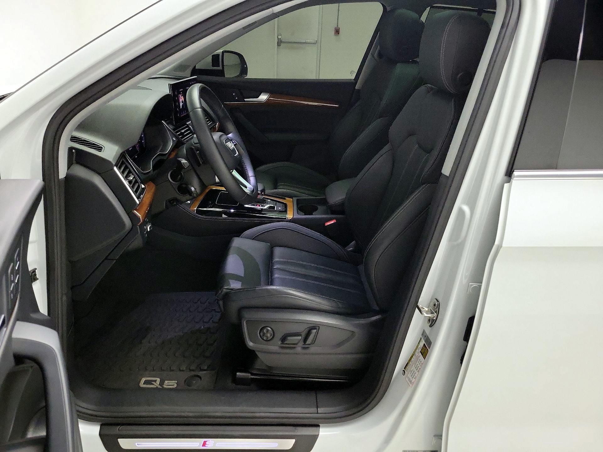 Thumbnail: 2023 Audi Q5 - 11