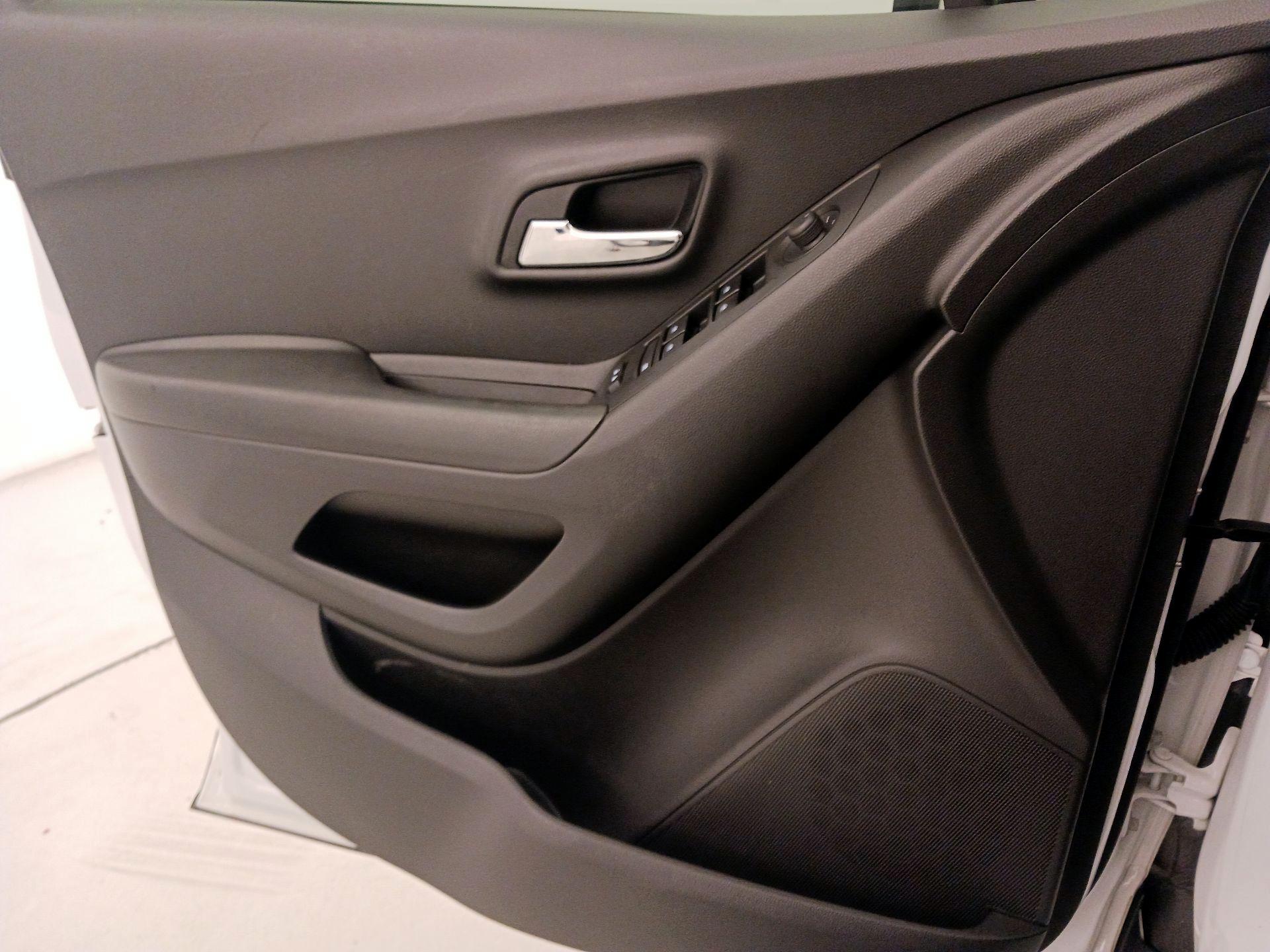 Thumbnail: 2021 Chevrolet Trax - 10