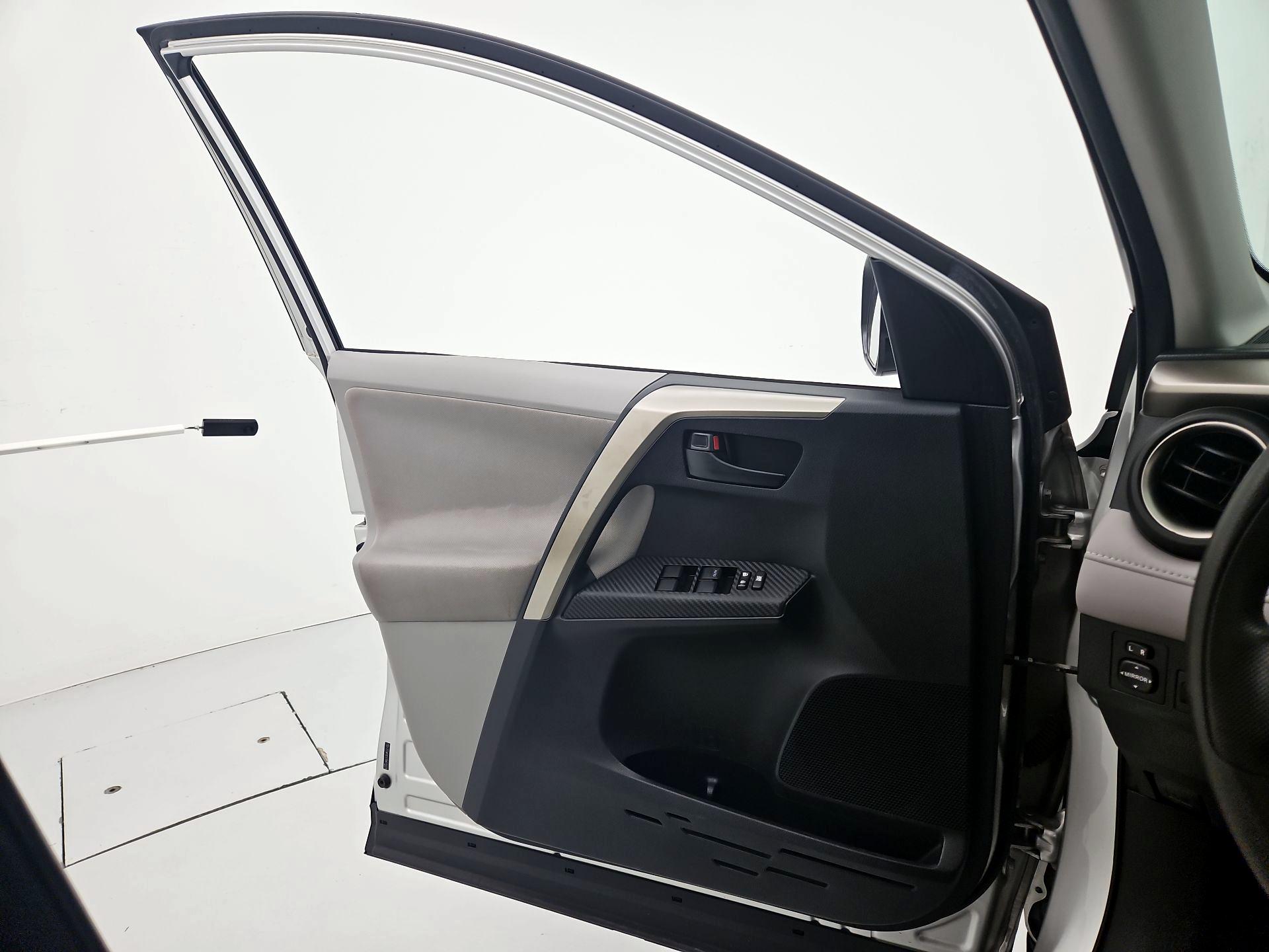 Thumbnail: 2013 Toyota RAV4 - 12