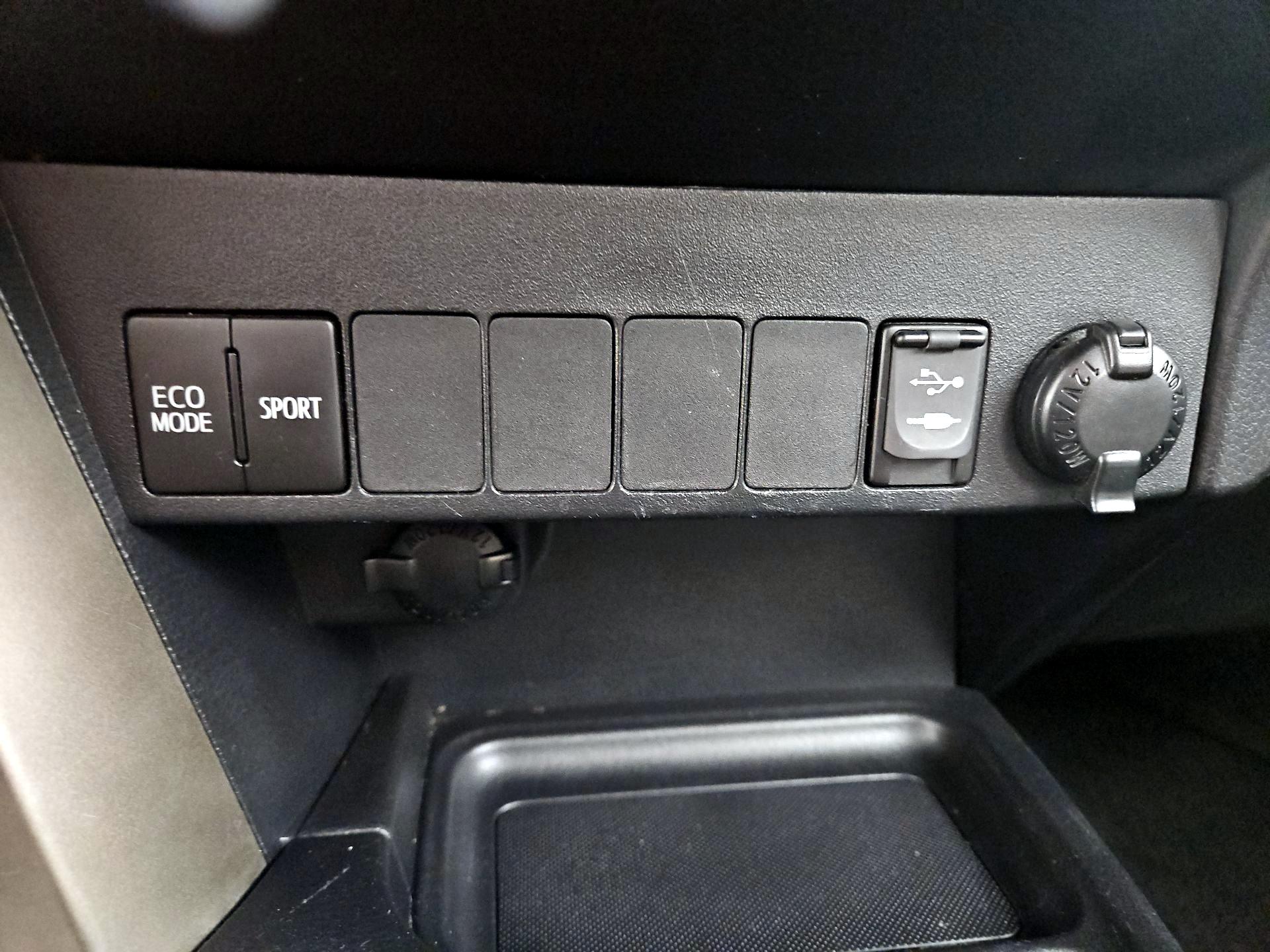Thumbnail: 2013 Toyota RAV4 - 18