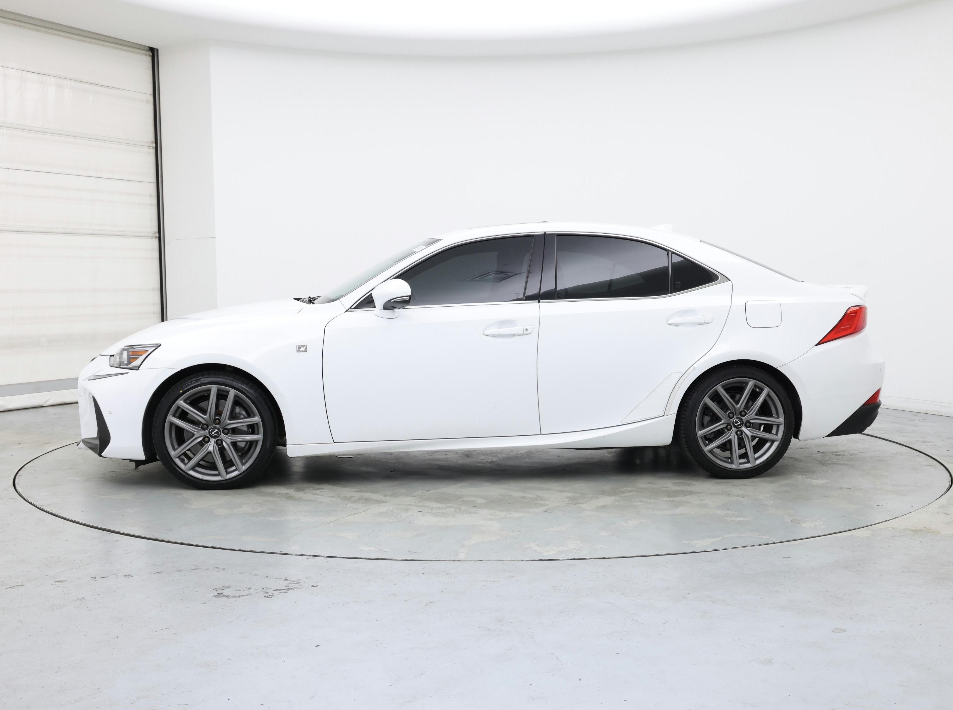 Thumbnail: 2019 Lexus IS - 3