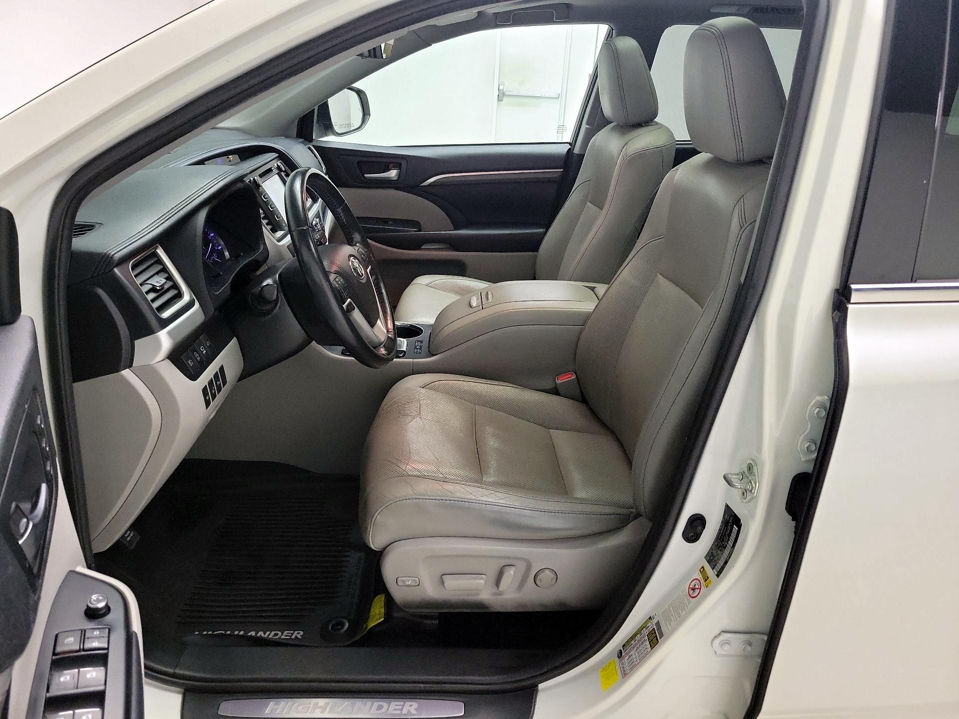 Thumbnail: 2019 Toyota Highlander - 11