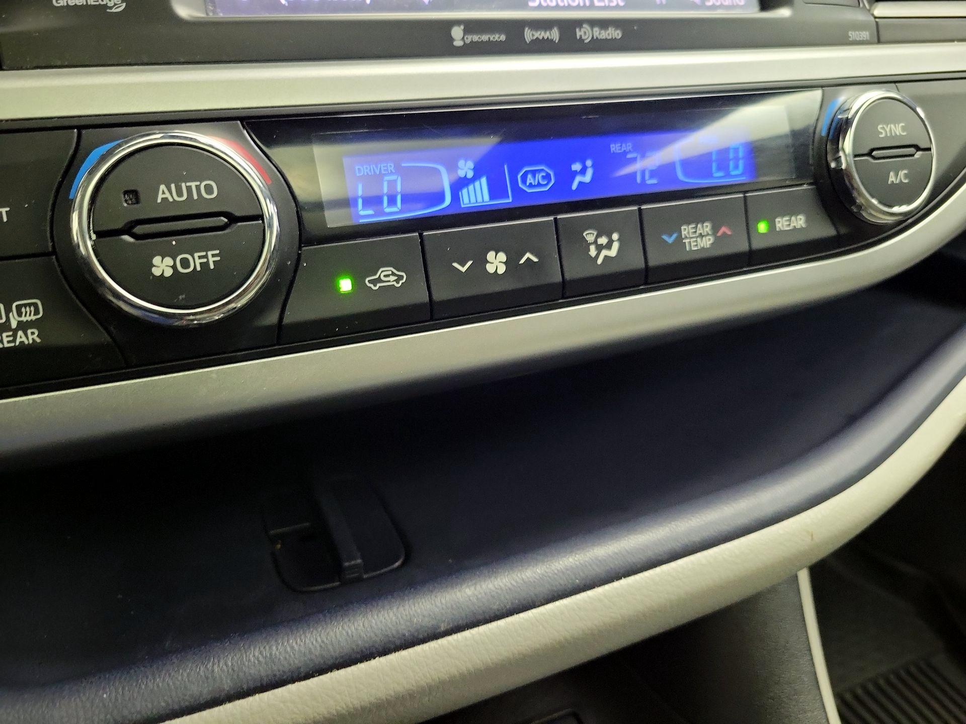 Thumbnail: 2019 Toyota Highlander - 17