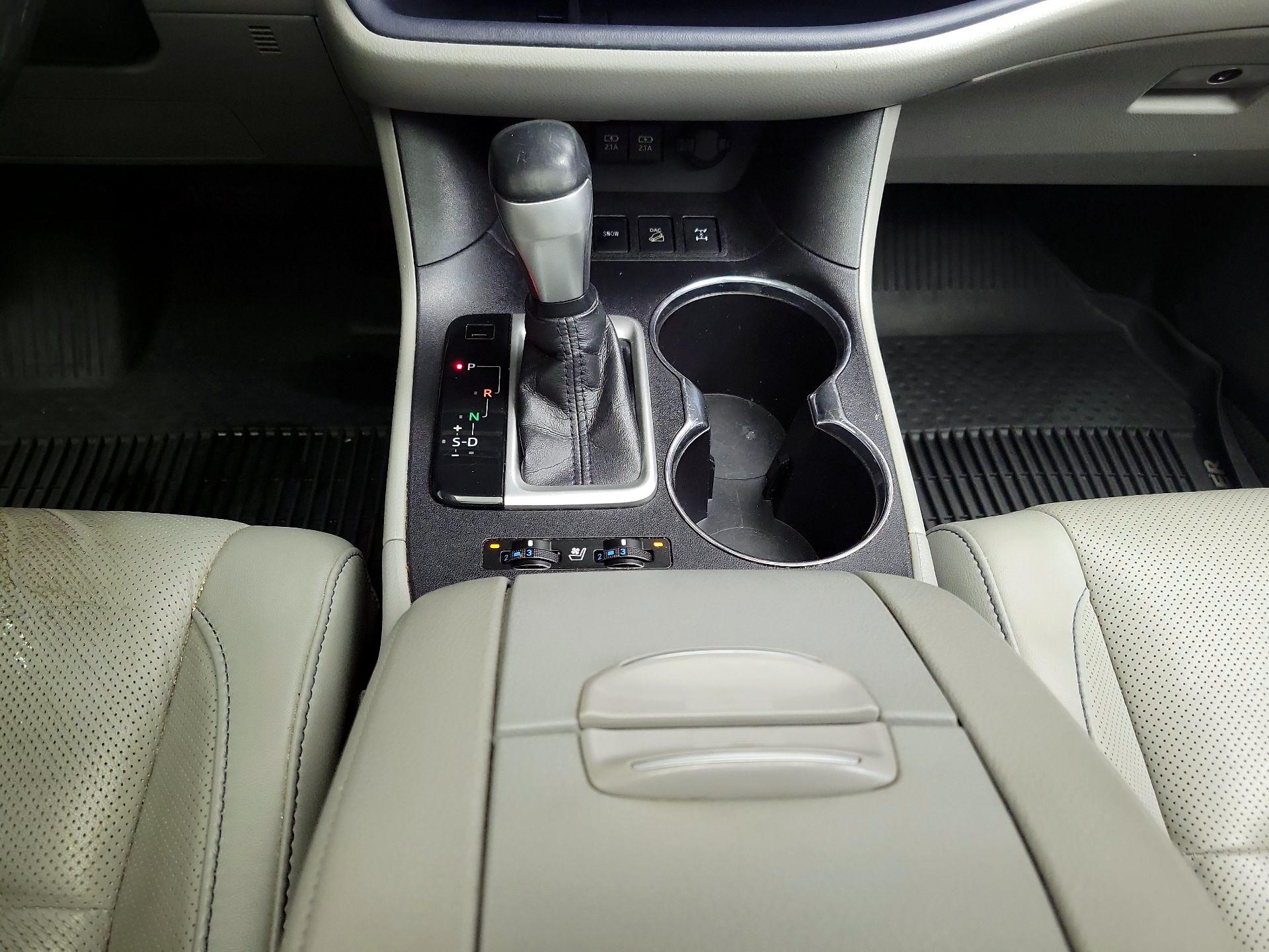 Thumbnail: 2019 Toyota Highlander - 18