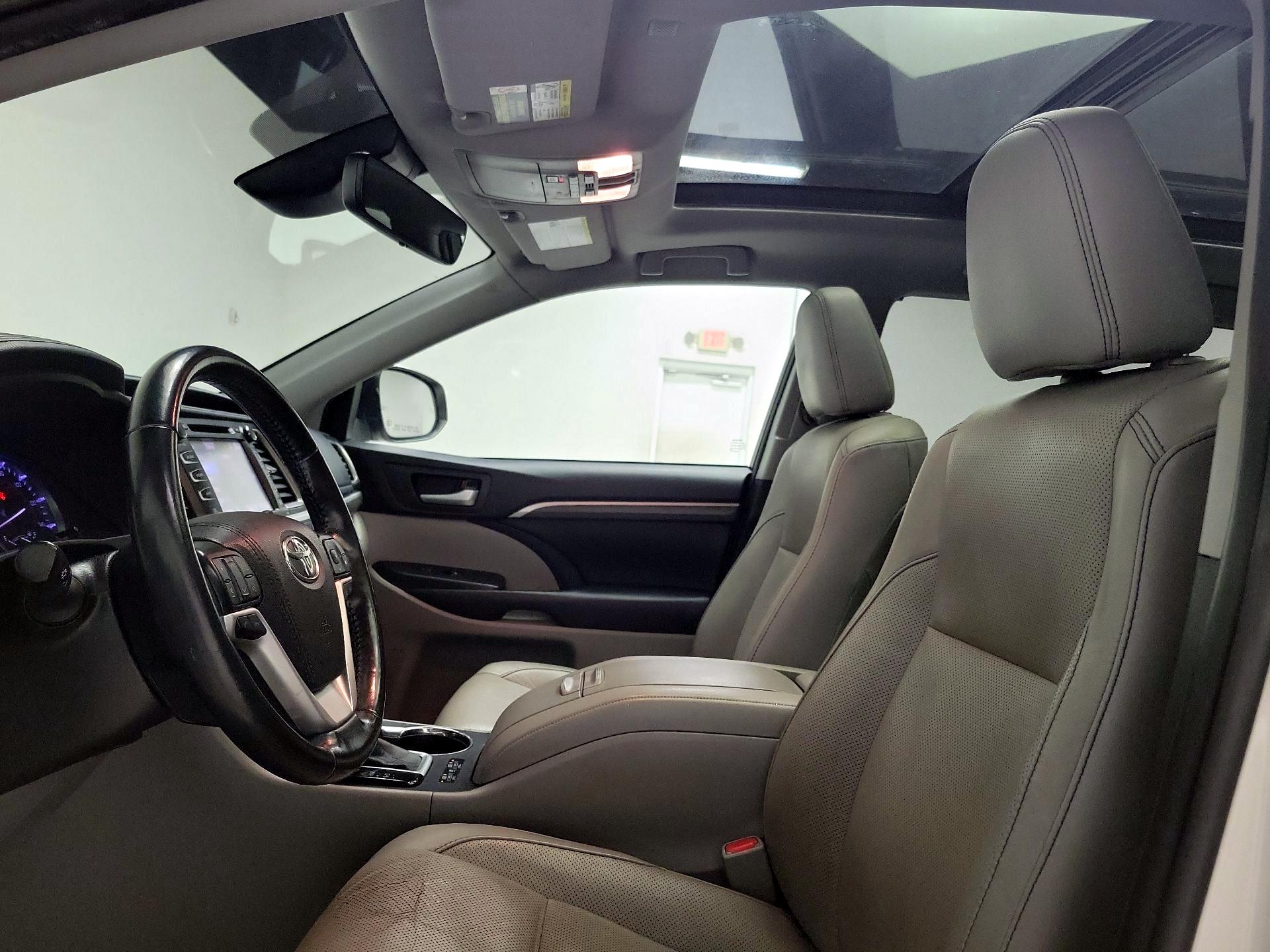 Thumbnail: 2019 Toyota Highlander - 20