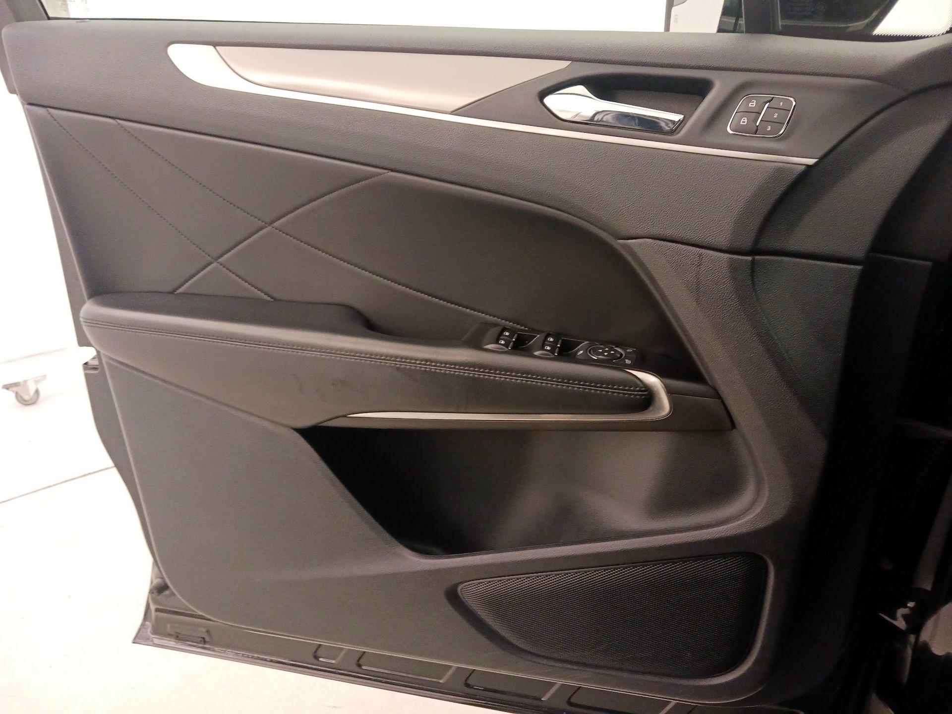 Thumbnail: 2019 Lincoln MKC - 10