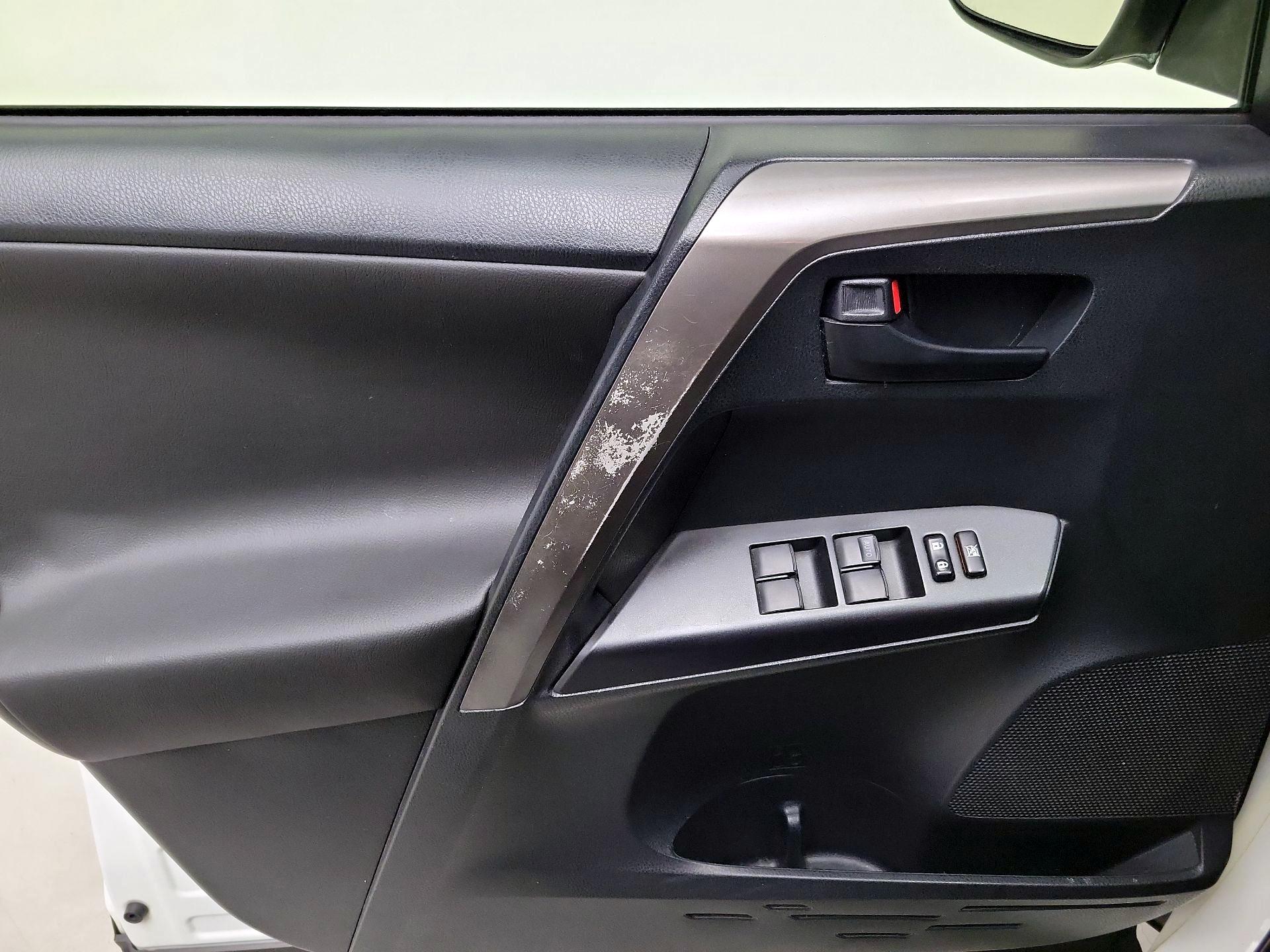 Thumbnail: 2017 Toyota RAV4 - 12