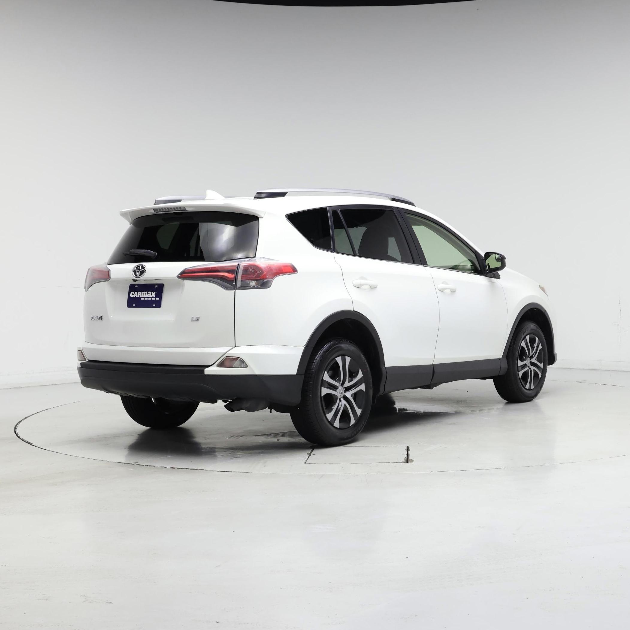 Thumbnail: 2017 Toyota RAV4 - 8