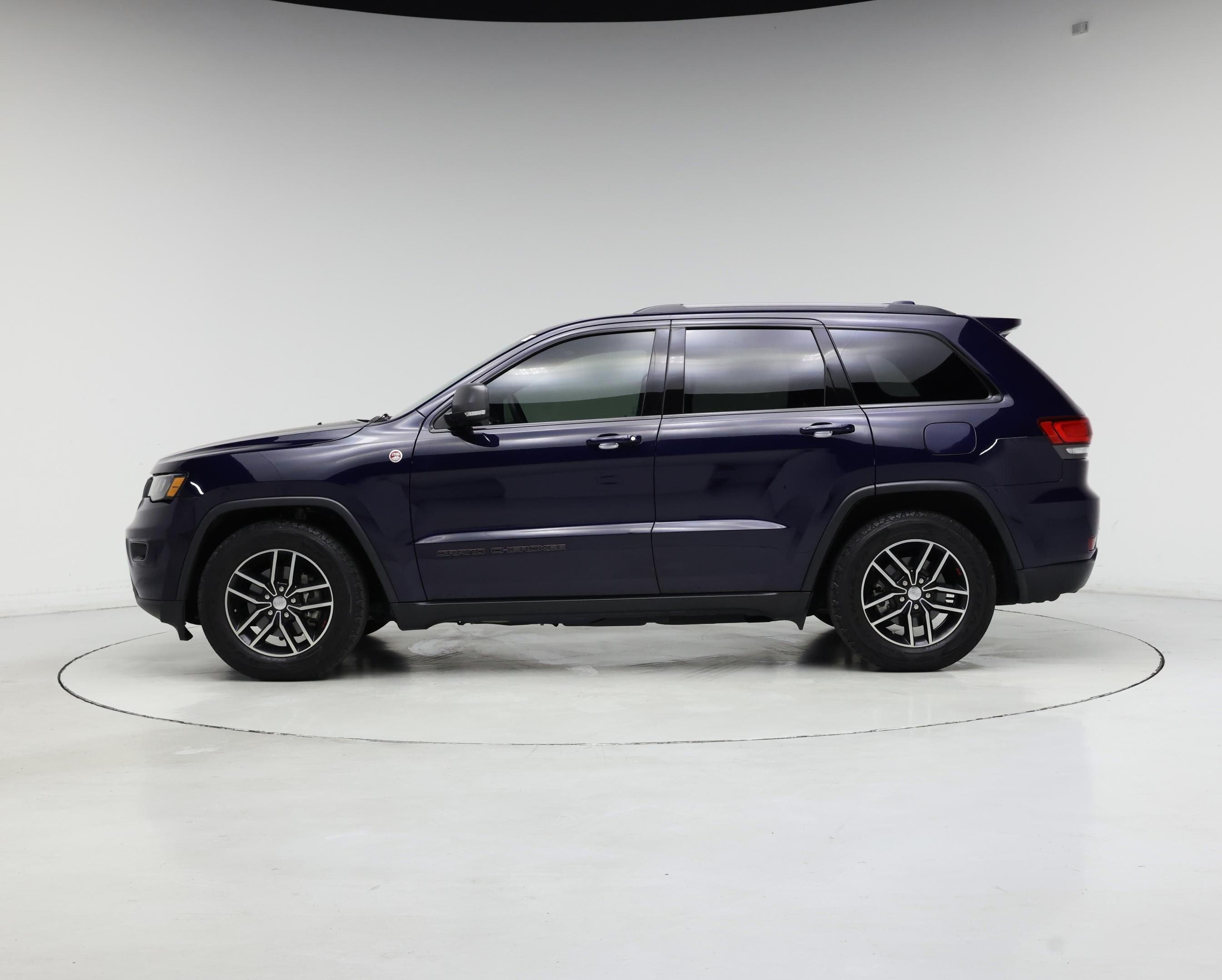 Thumbnail: 2018 Jeep Grand Cherokee - 3