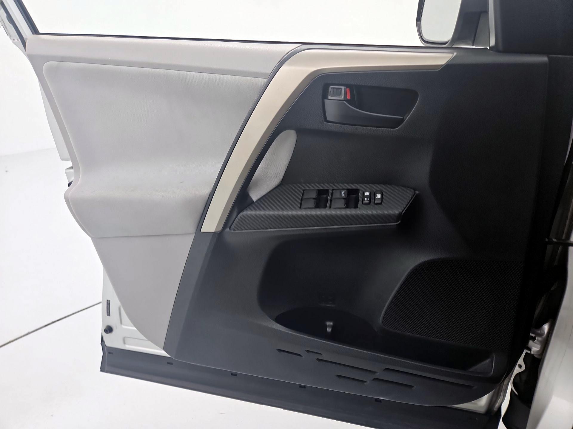 Thumbnail: 2013 Toyota RAV4 - 12