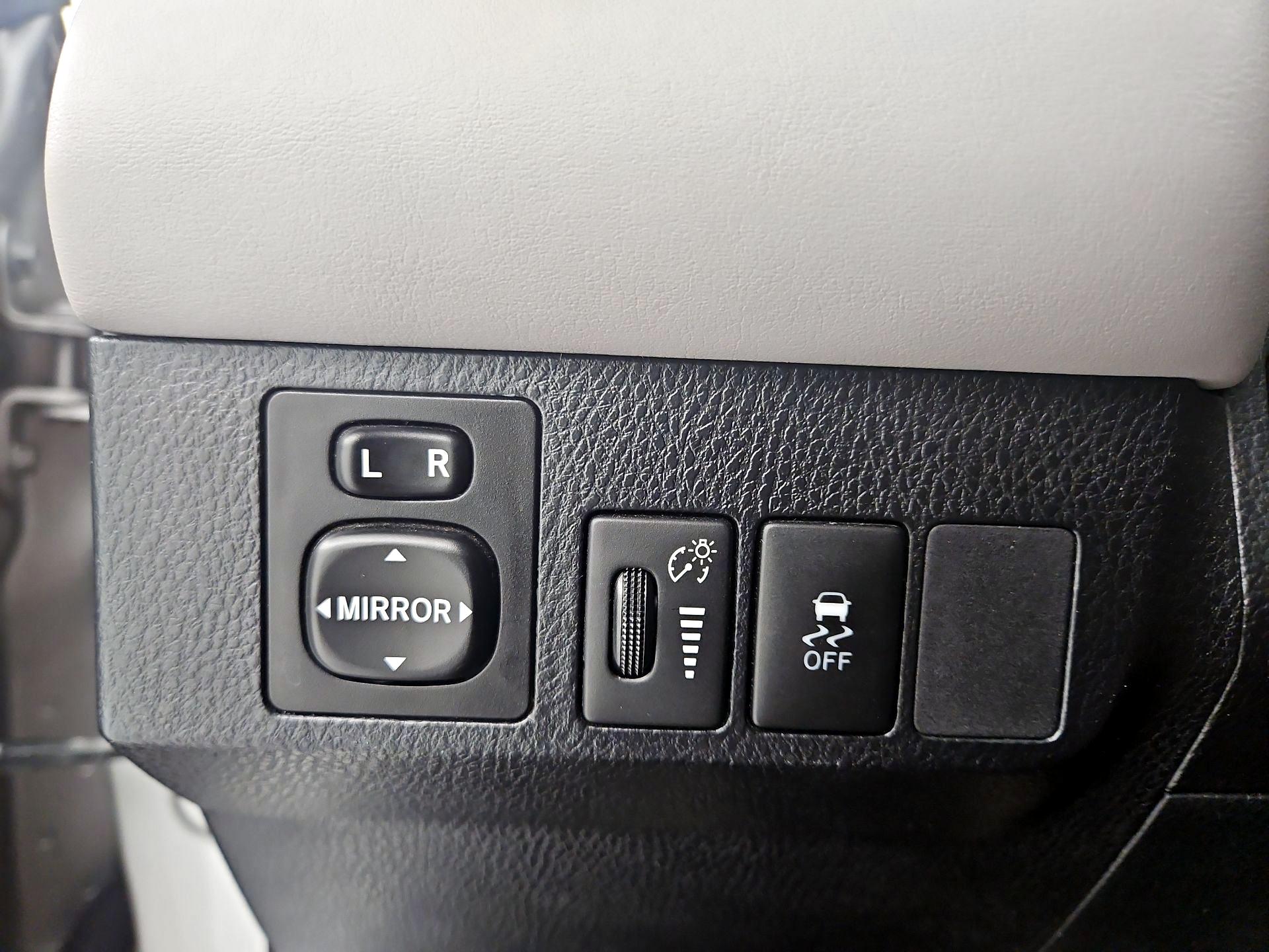 Thumbnail: 2013 Toyota RAV4 - 13